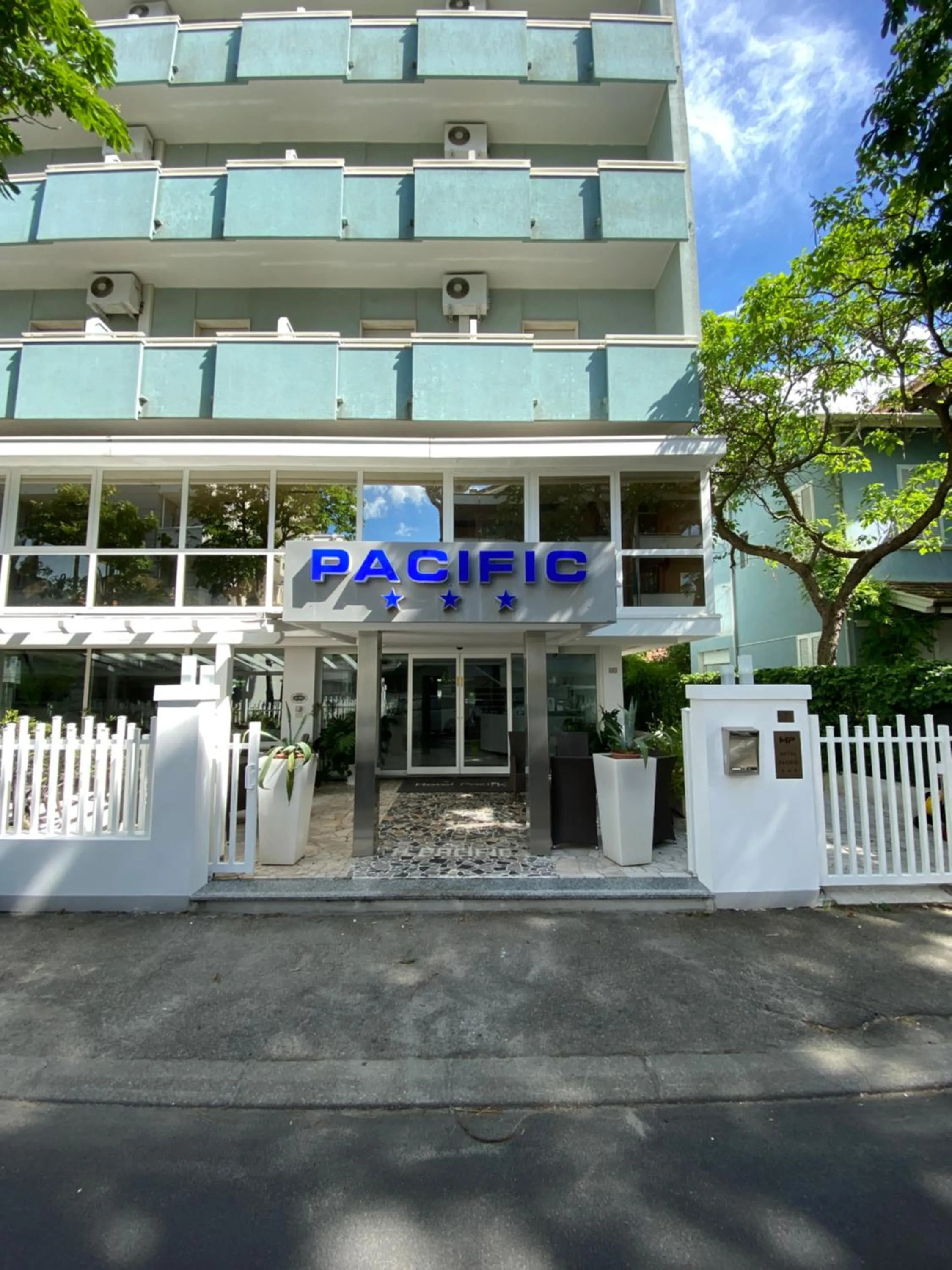 Property building in Hotel Pacific