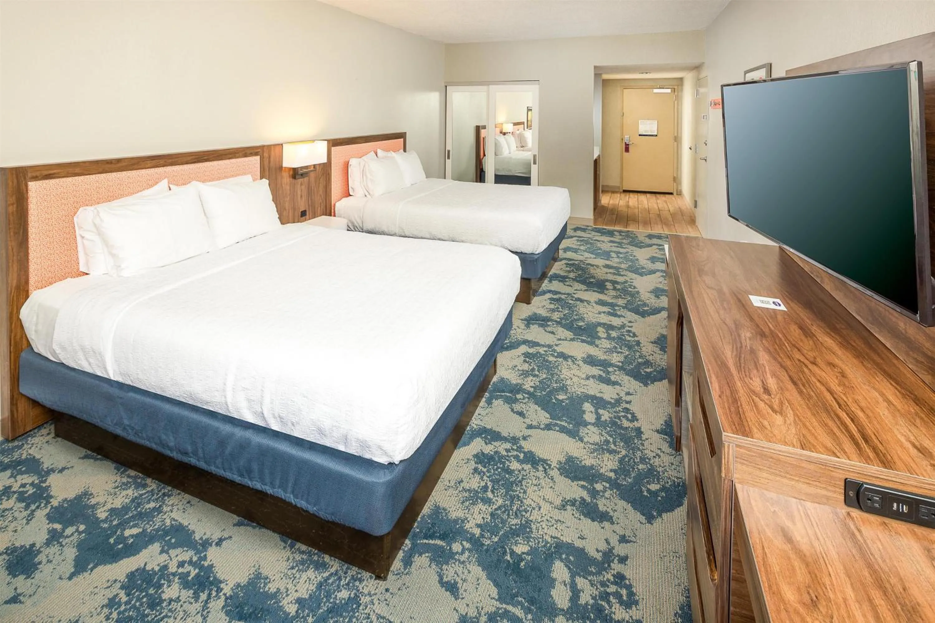 Bed in Hampton Inn & Suites St. Augustine-Vilano Beach
