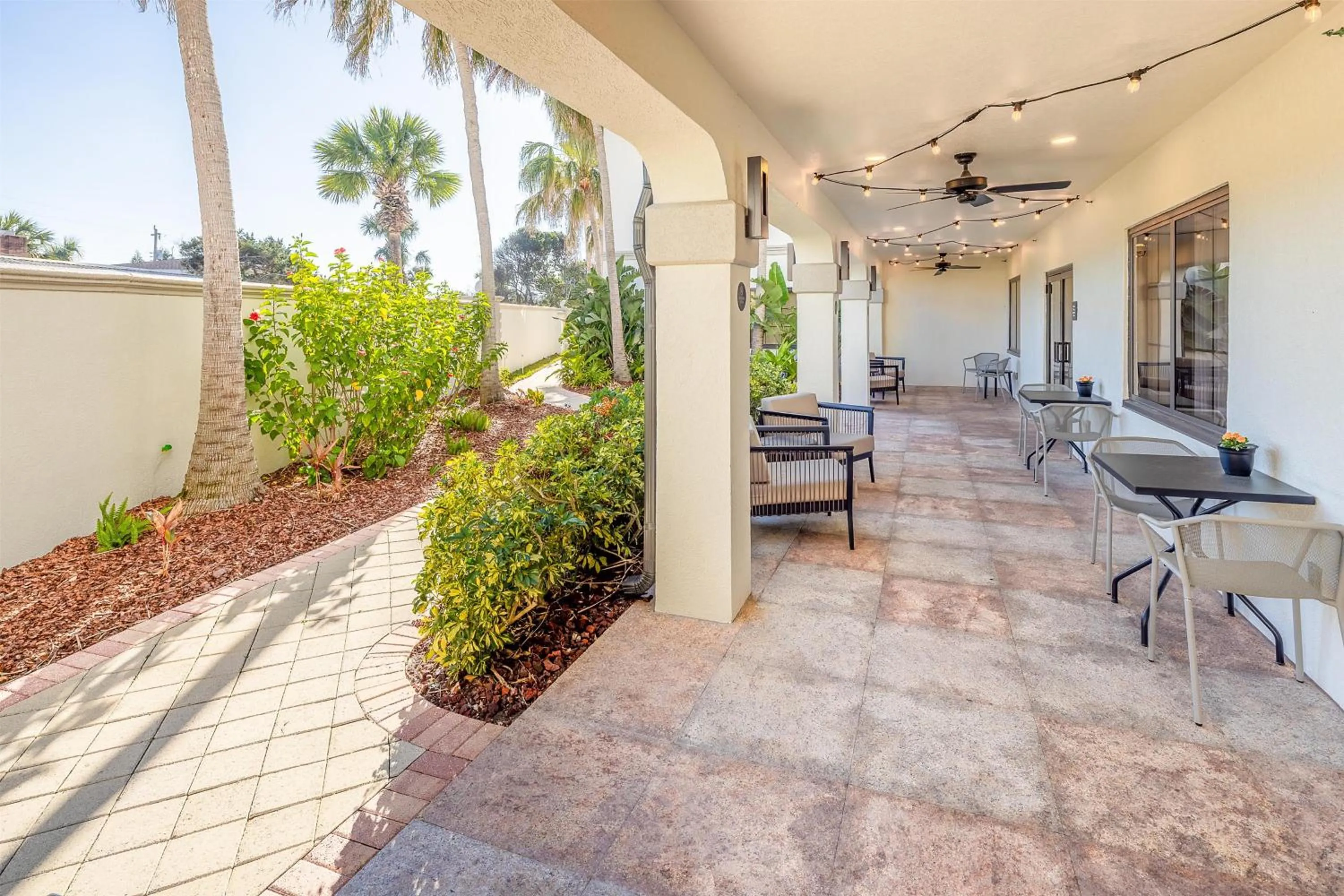 Patio in Hampton Inn & Suites St. Augustine-Vilano Beach