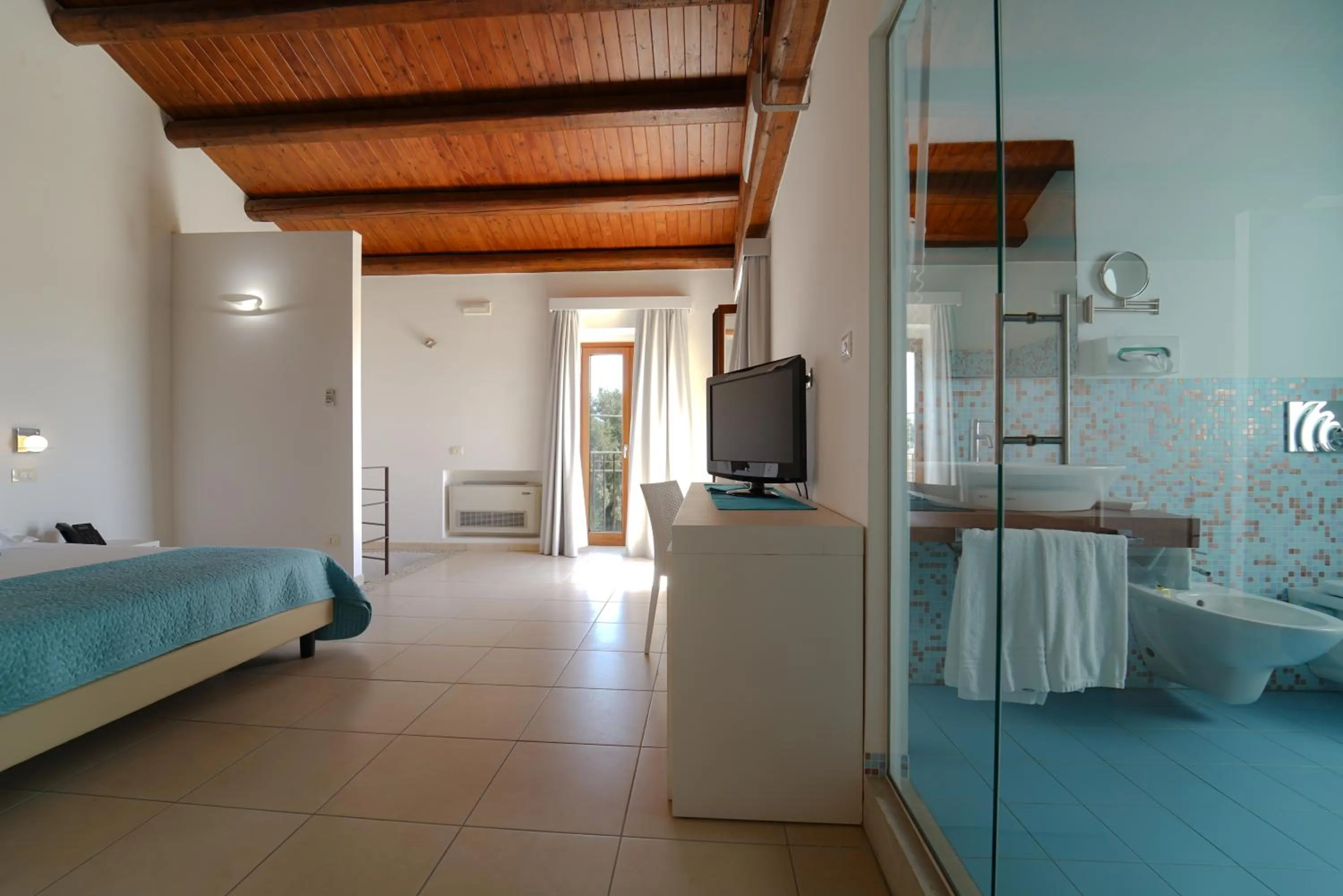 Photo of the whole room, Bed in Life Hotels Kalaonda Resort