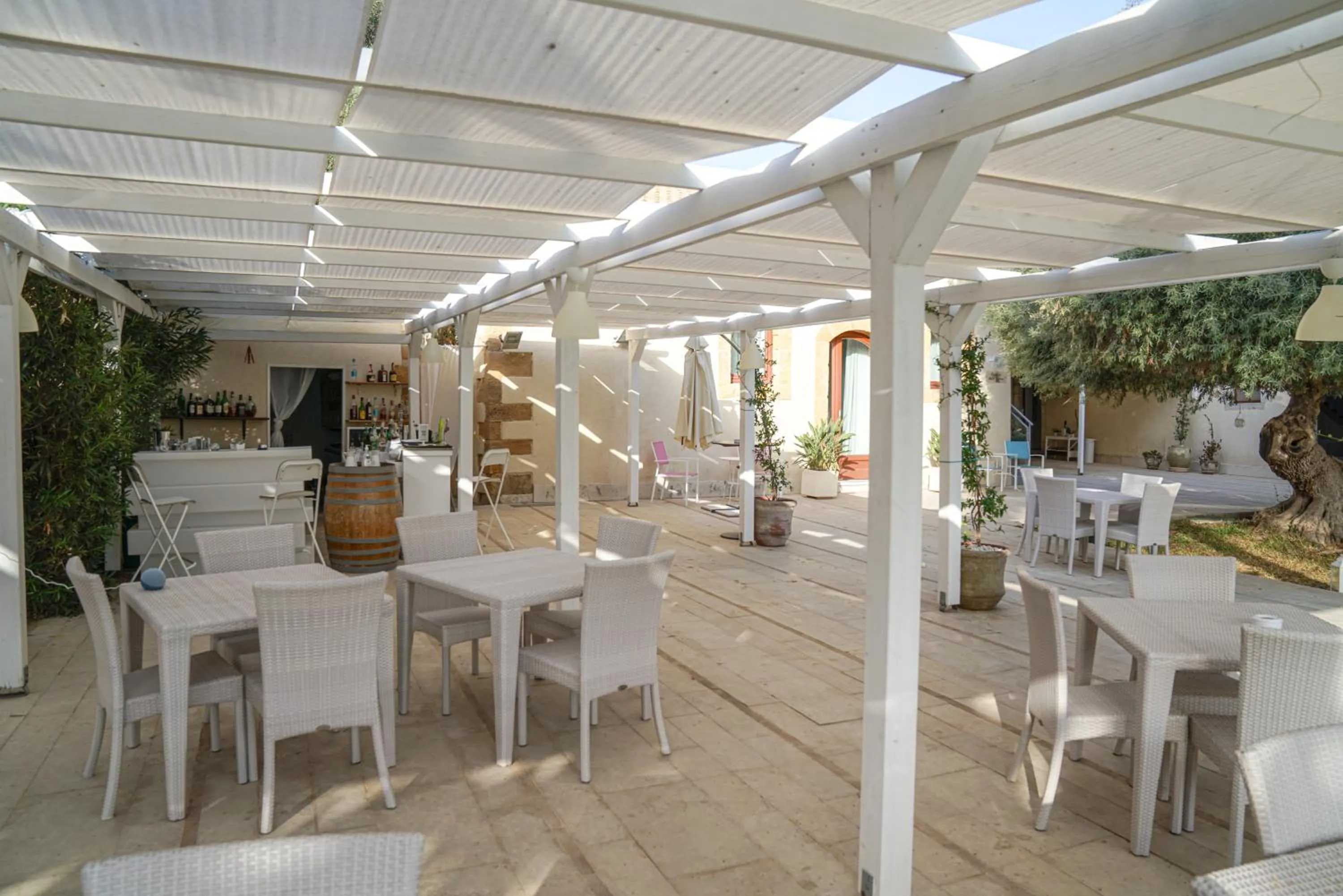 Restaurant/places to eat in Life Hotels Kalaonda Resort