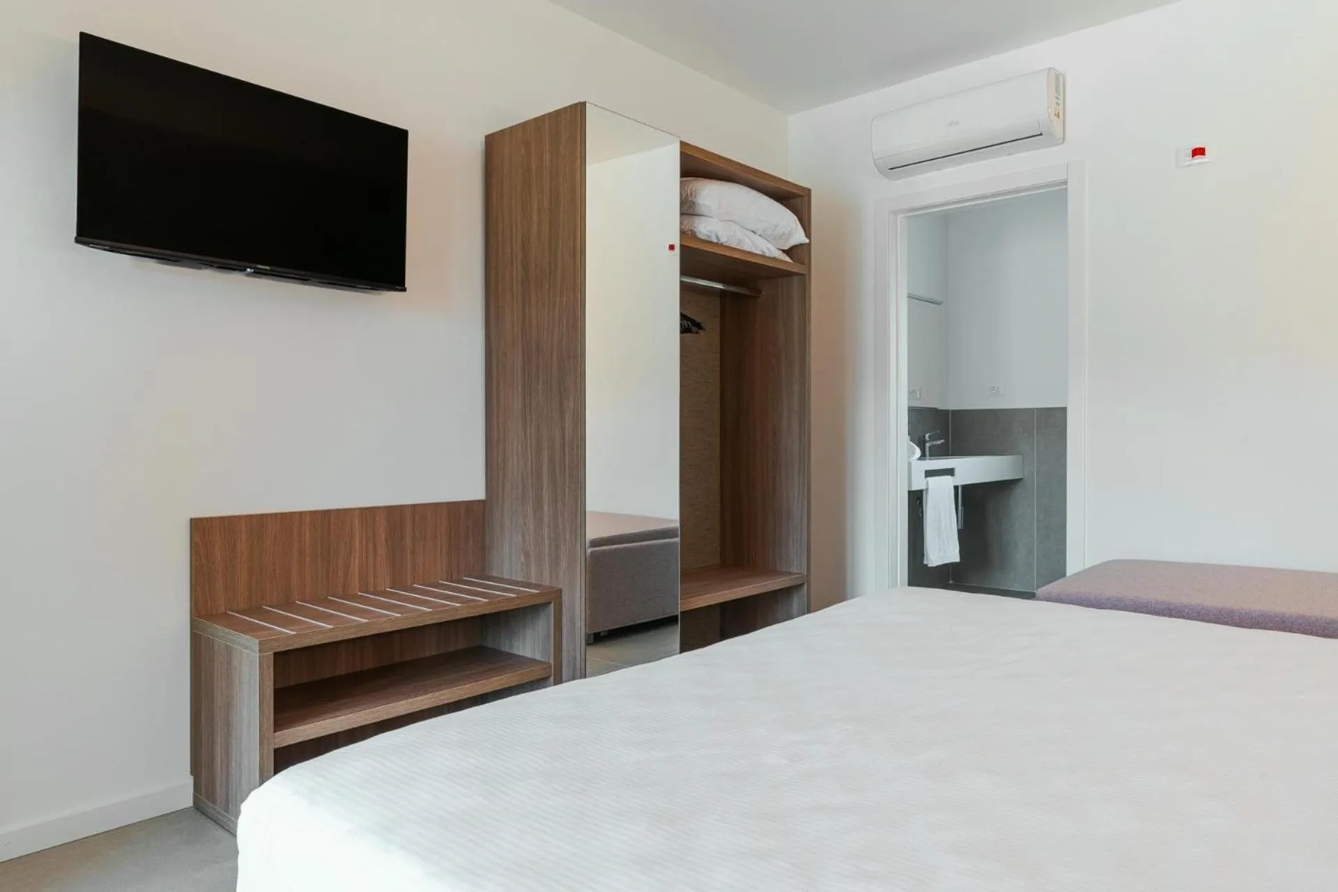 Bedroom, Bed in Vada Village