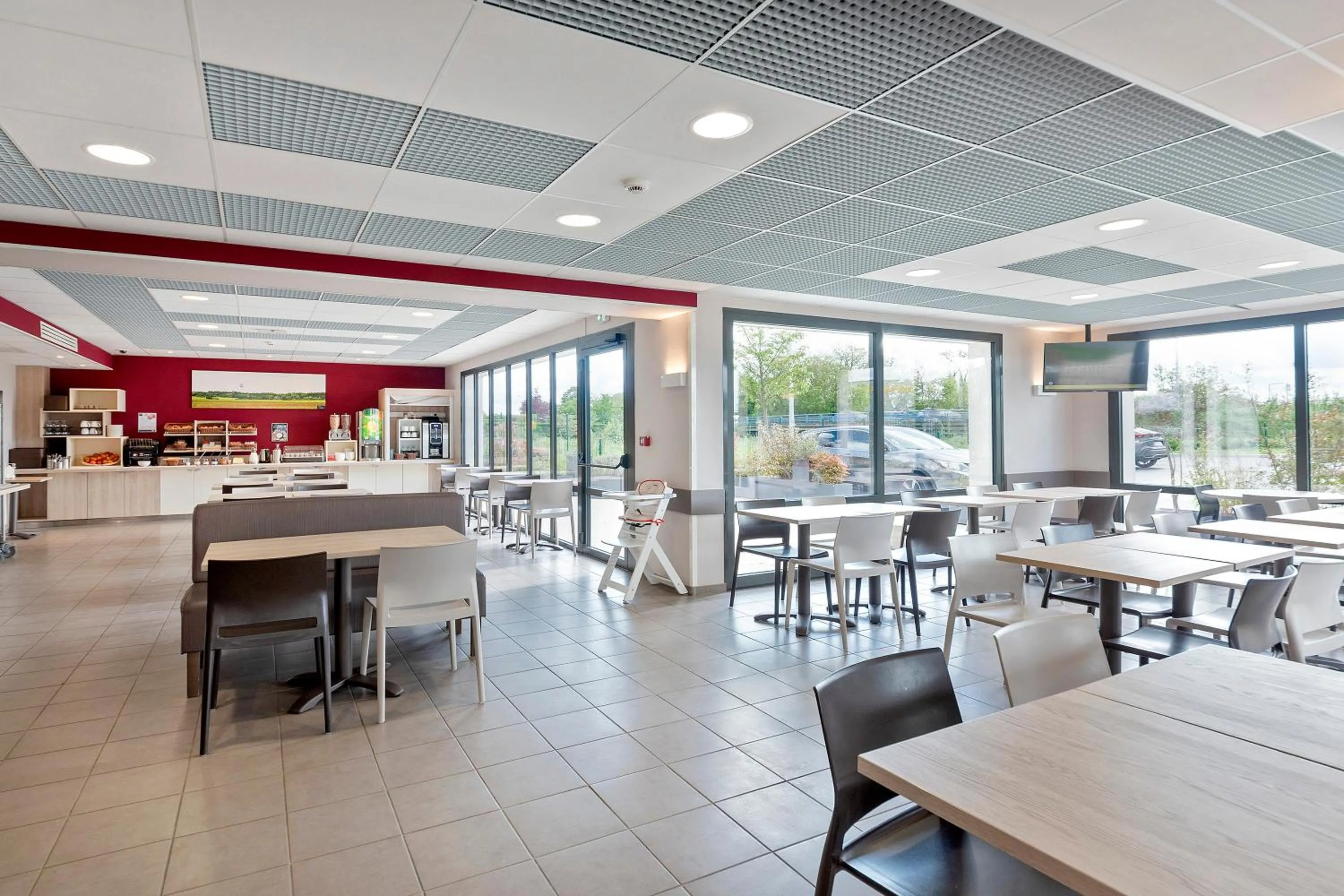 Breakfast in Ace Hôtel Paris Sud Villabe