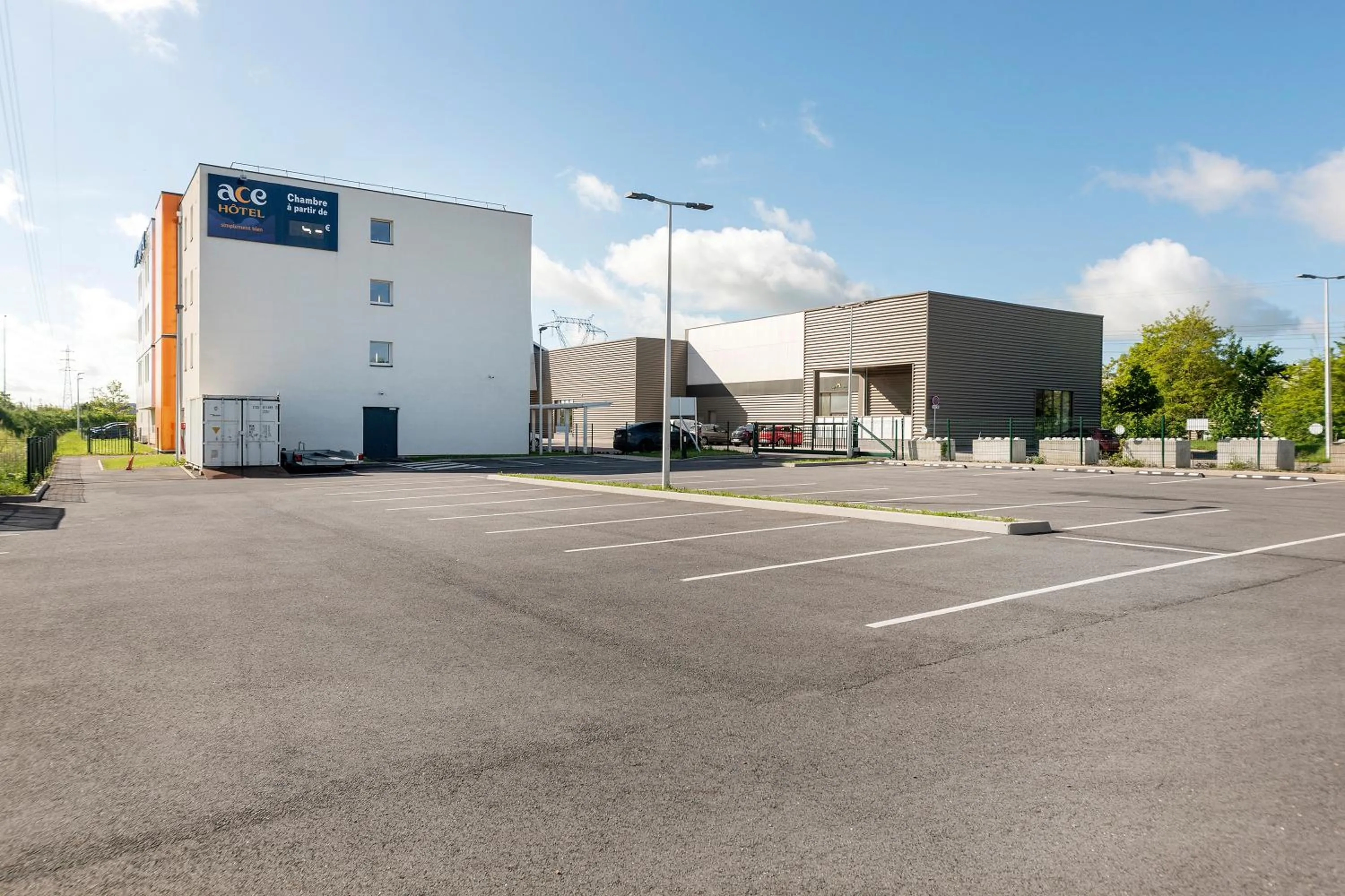 Property building in Ace Hôtel Paris Sud Villabe