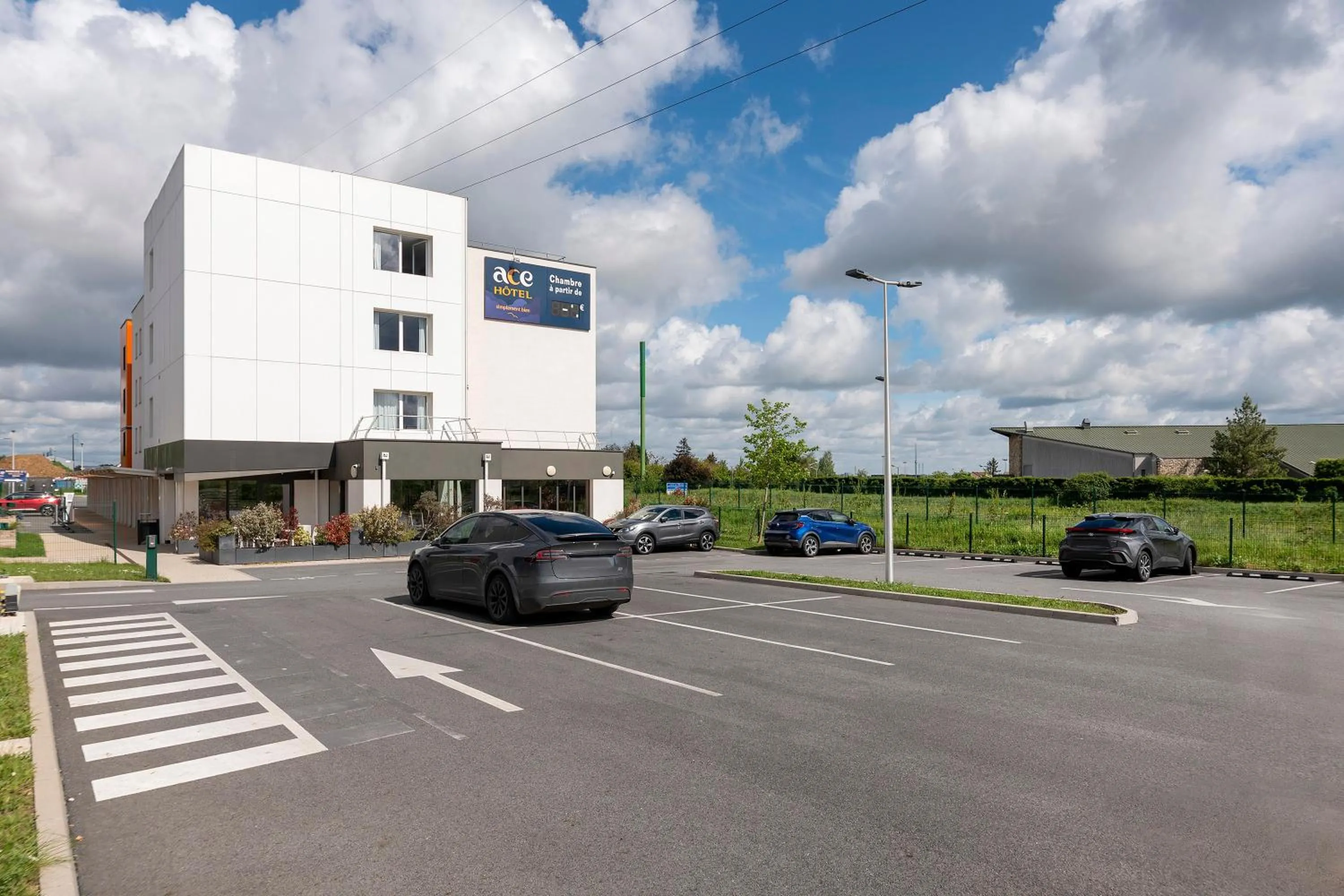 Property building in Ace Hôtel Paris Sud Villabe