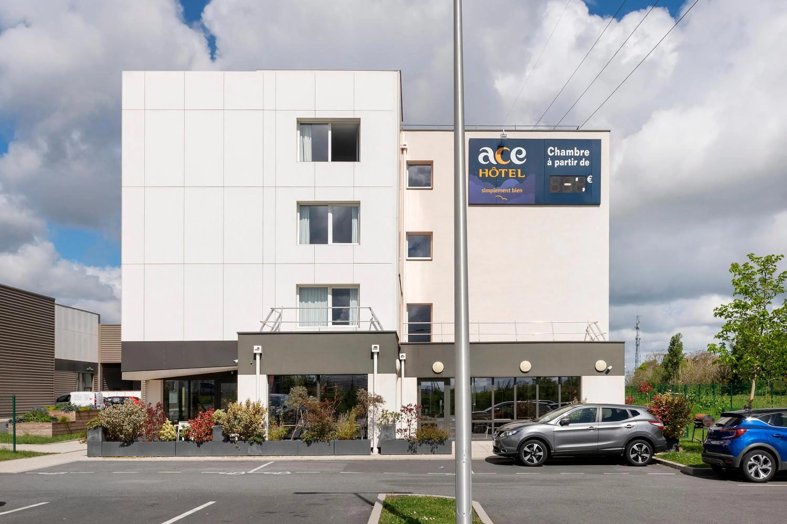 Property building in Ace Hôtel Paris Sud Villabe