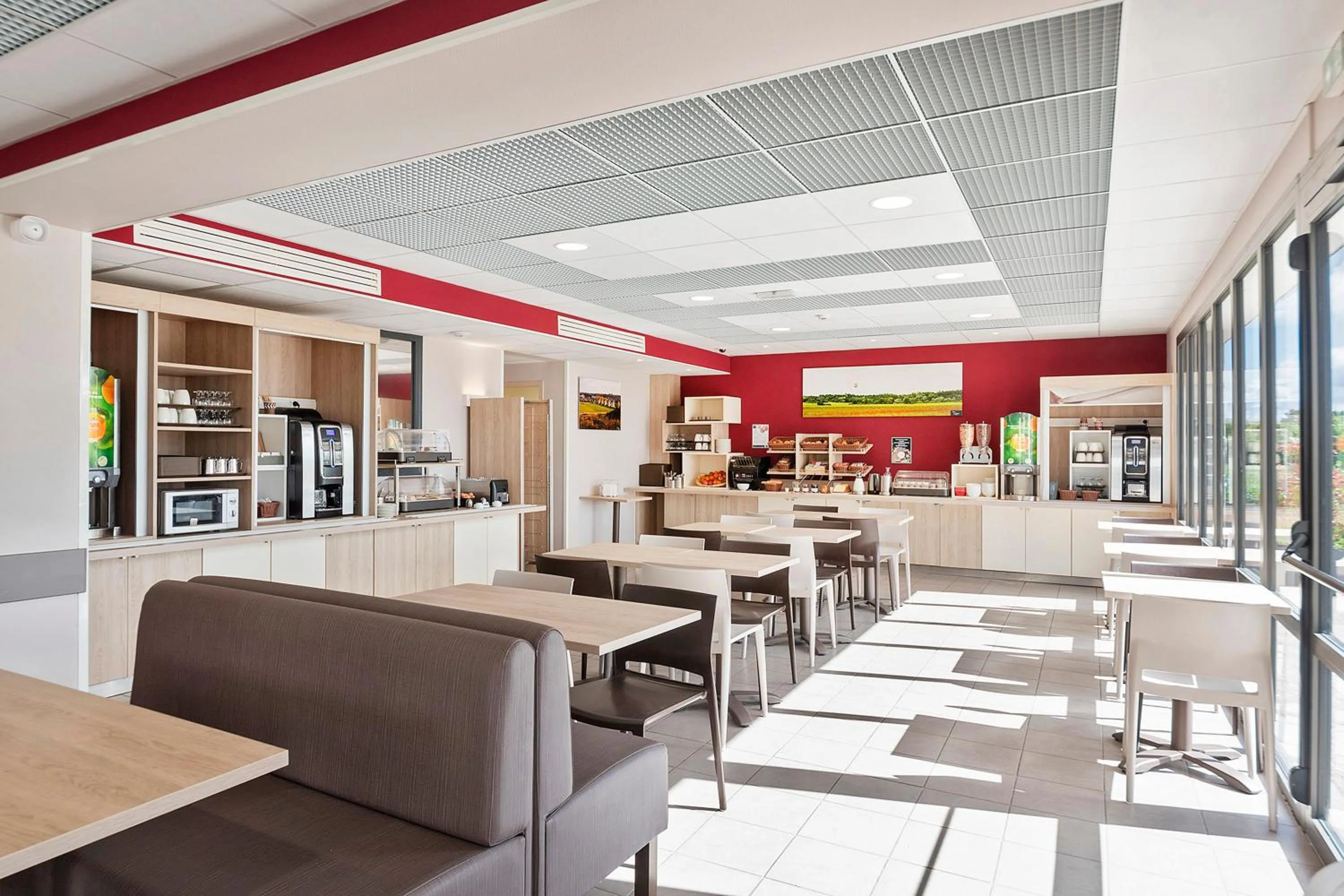 Breakfast in Ace Hôtel Paris Sud Villabe