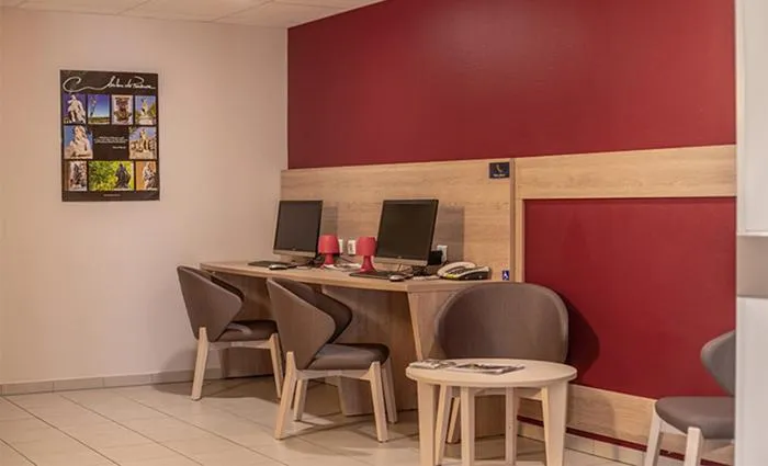 Lobby or reception in Ace Hôtel Paris Sud Villabe