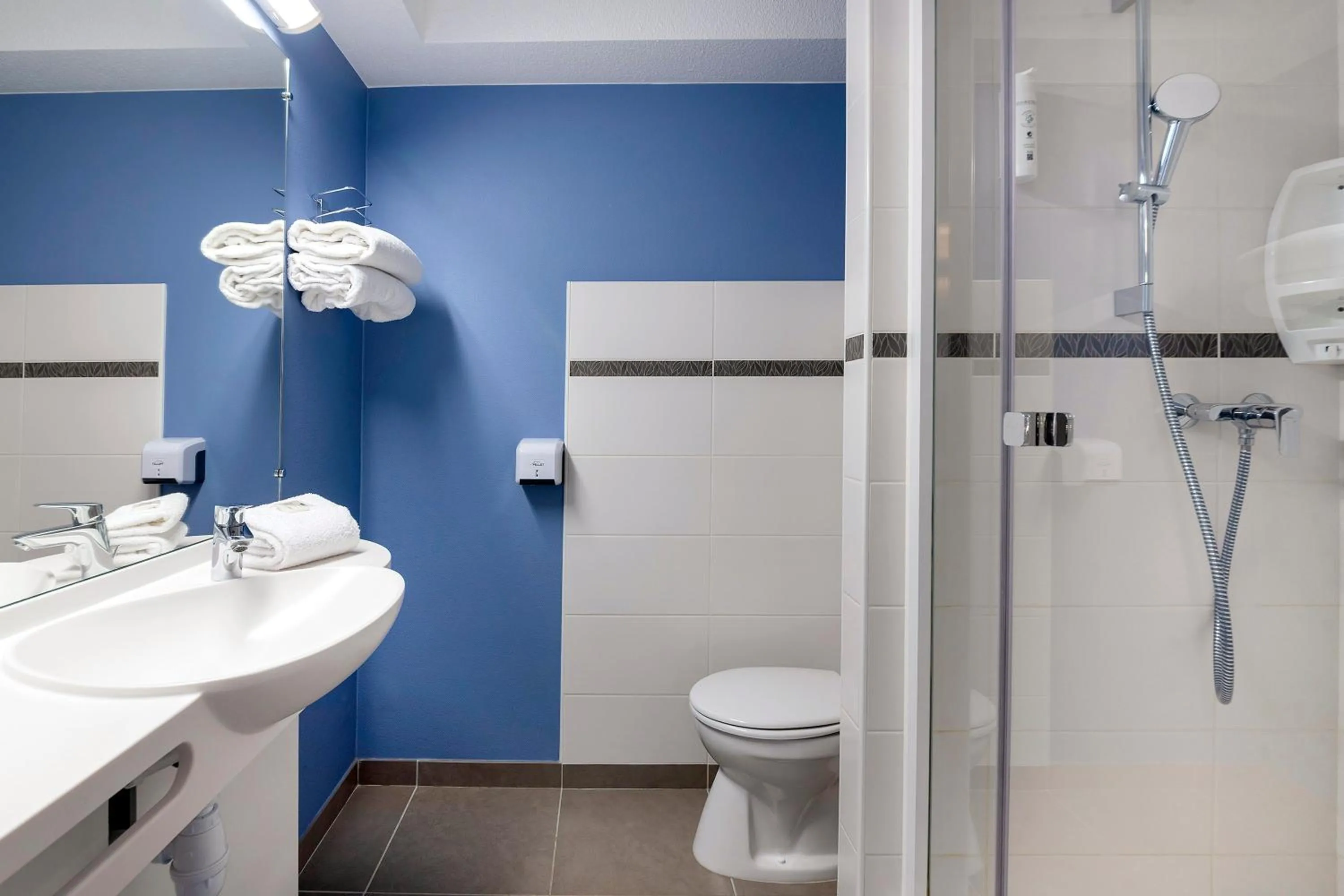 Shower in Ace Hôtel Paris Sud Villabe