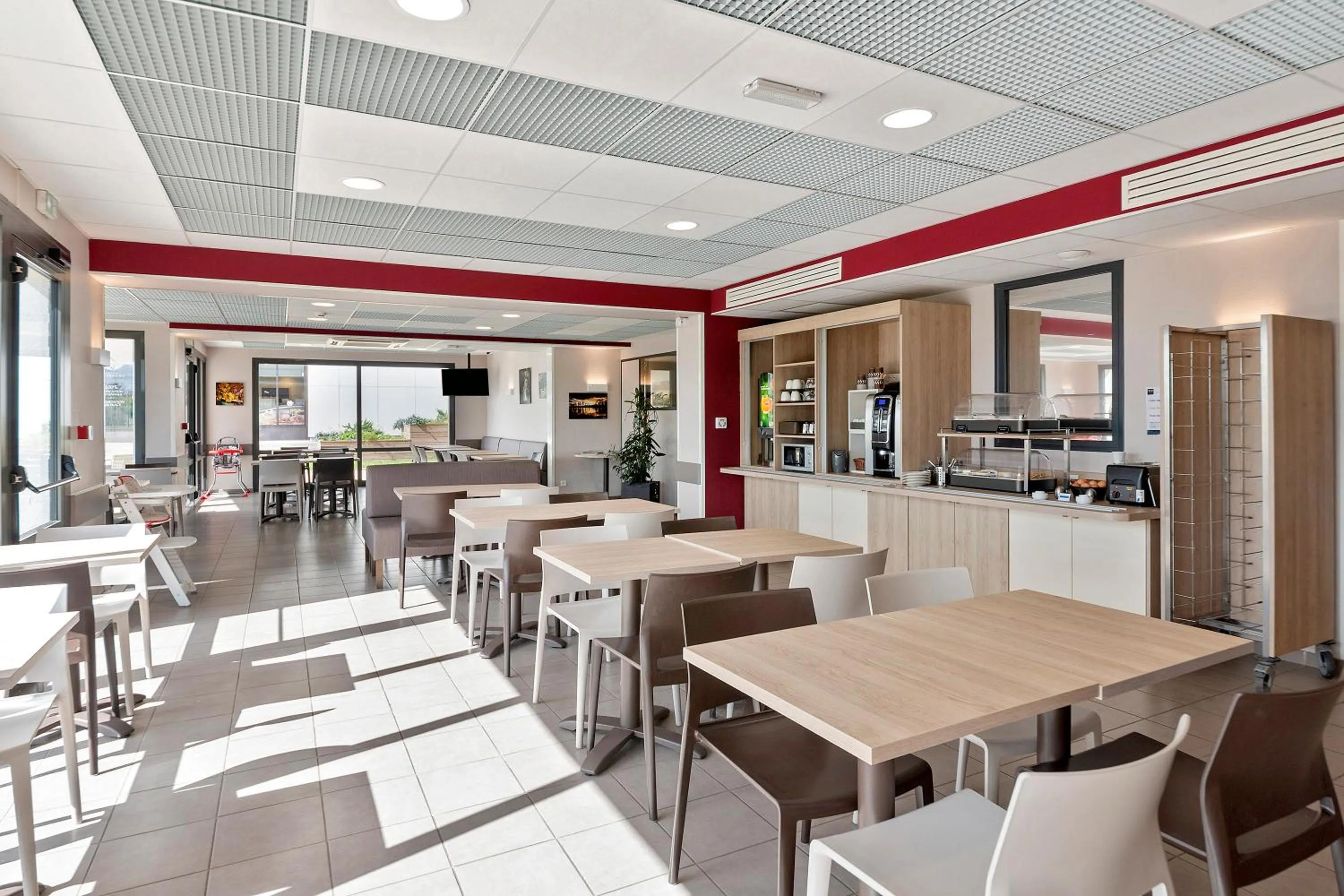 Breakfast in Ace Hôtel Paris Sud Villabe