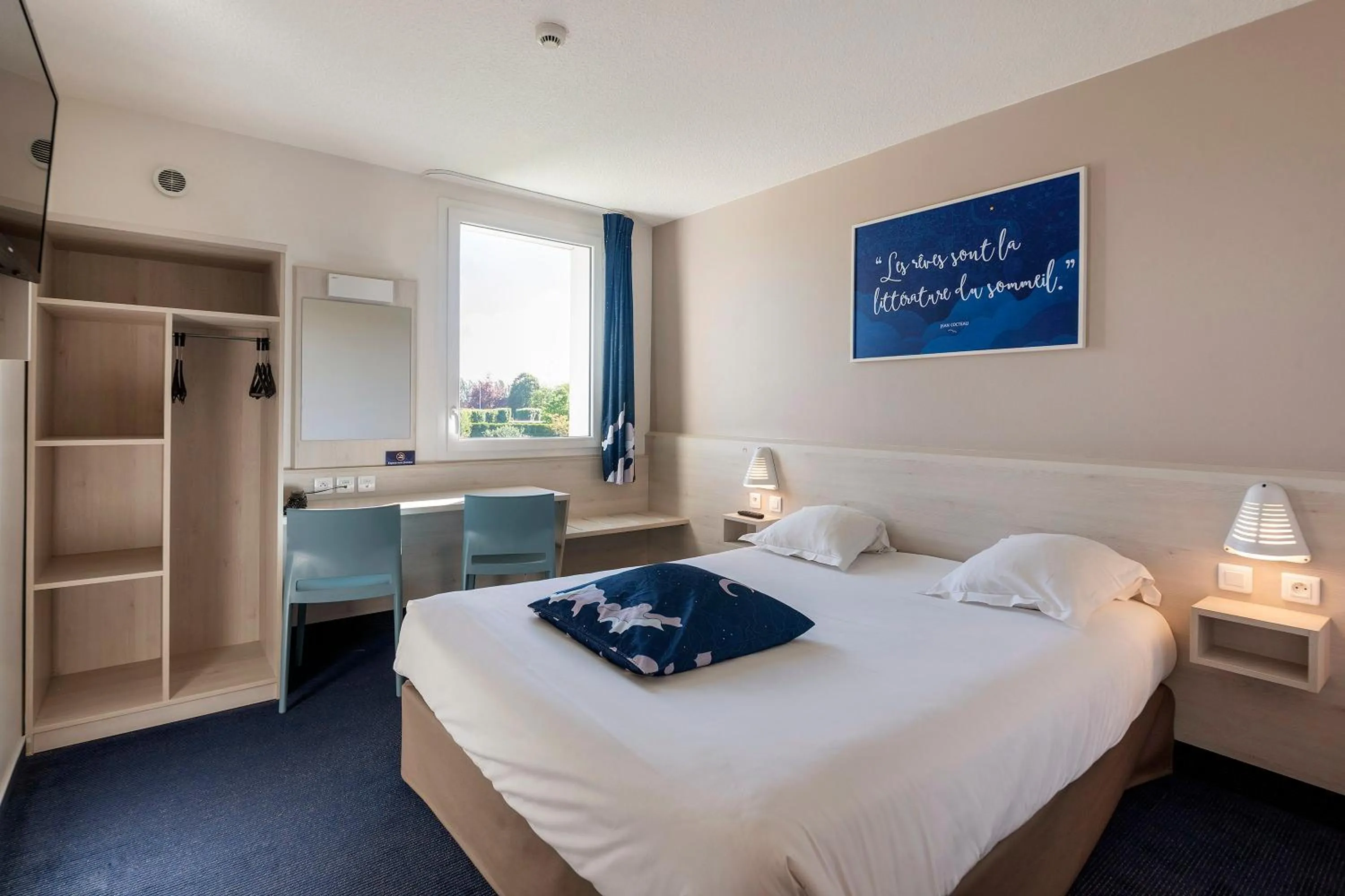 Day, Bed in Ace Hôtel Paris Sud Villabe