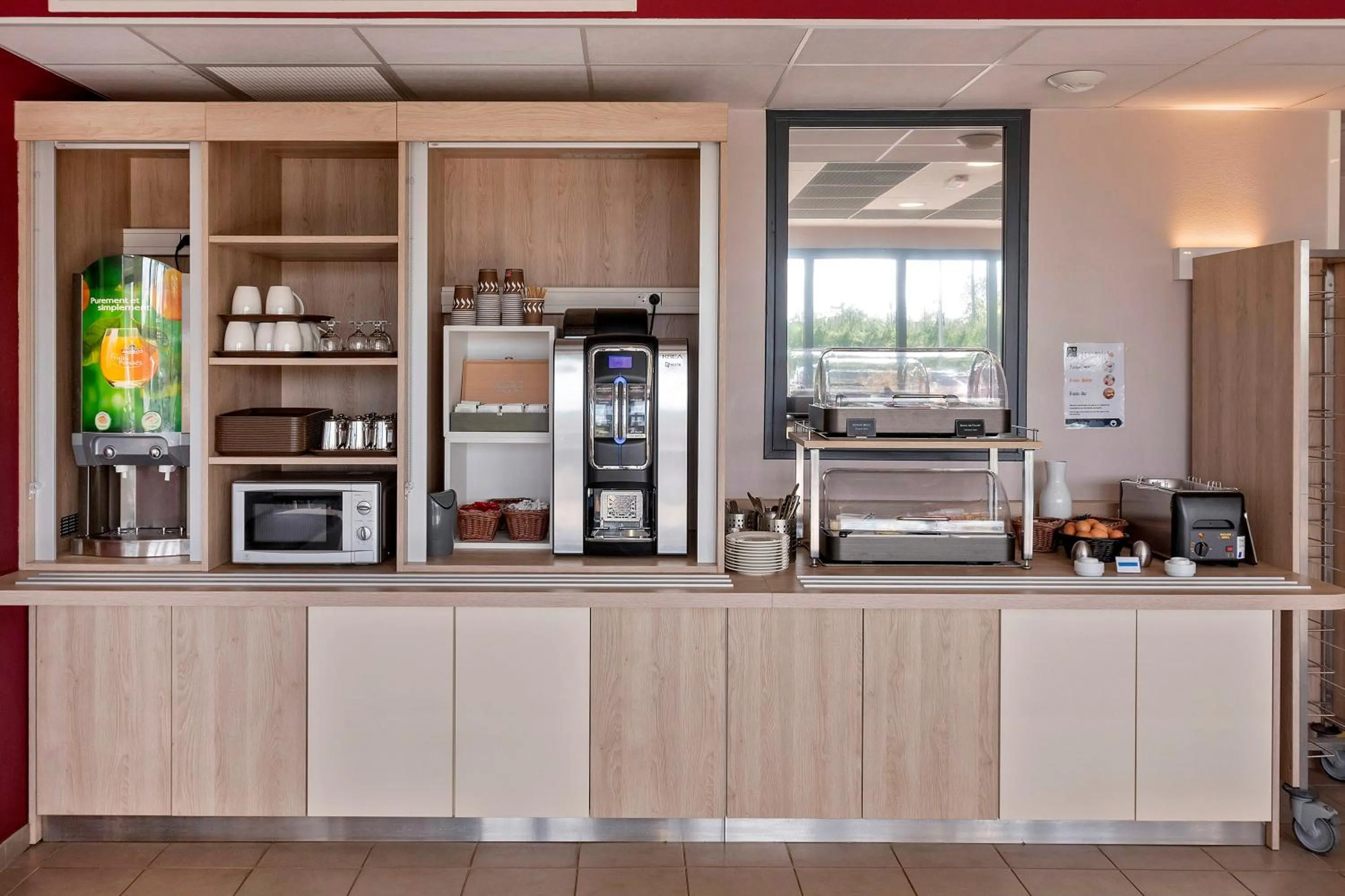 Breakfast in Ace Hôtel Paris Sud Villabe