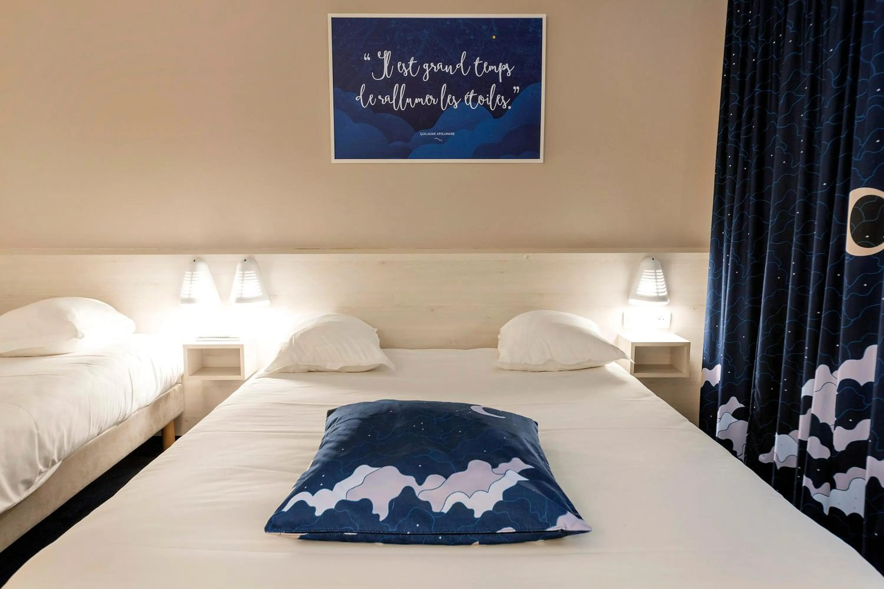 Bed in Ace Hôtel Paris Sud Villabe