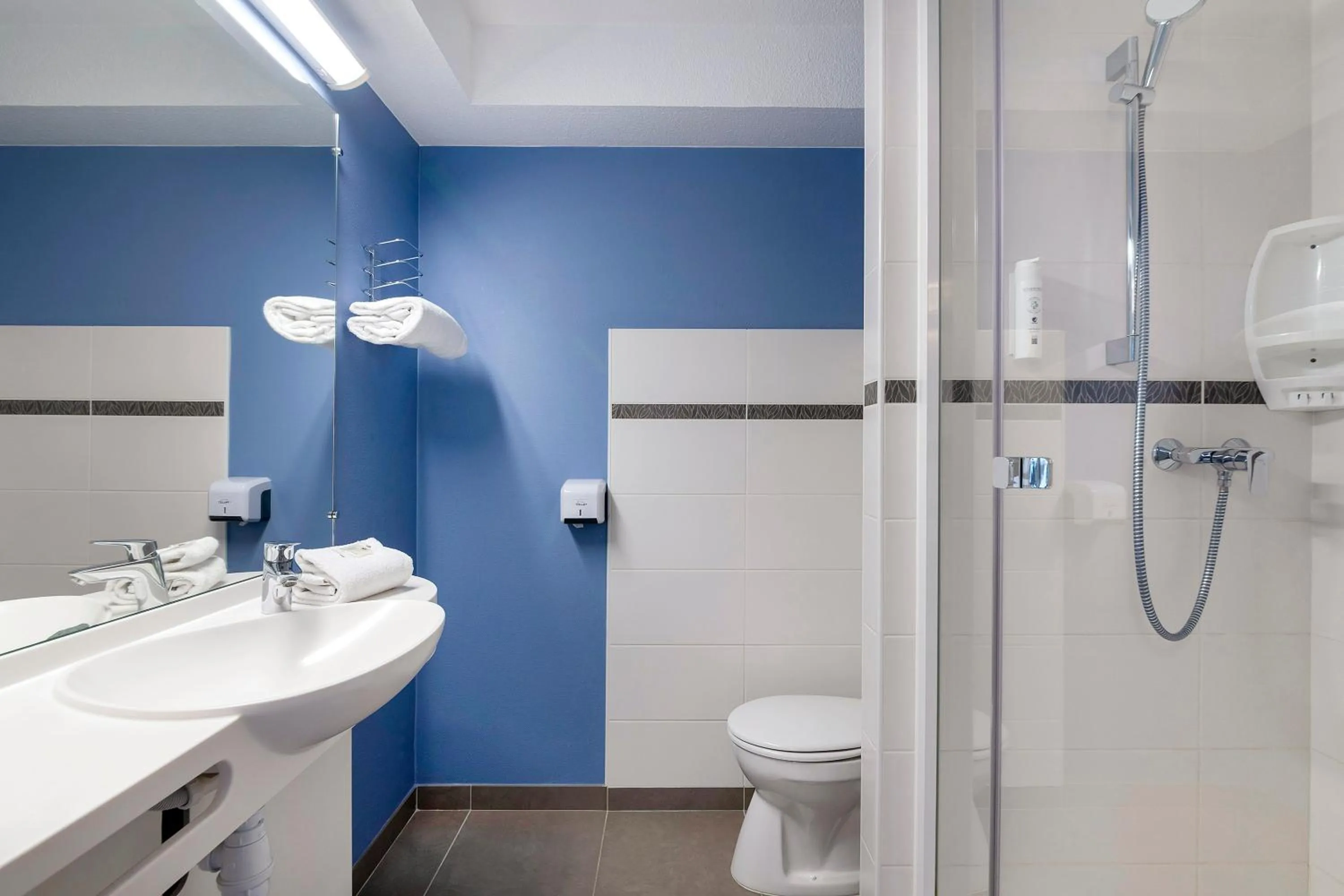 Shower in Ace Hôtel Paris Sud Villabe