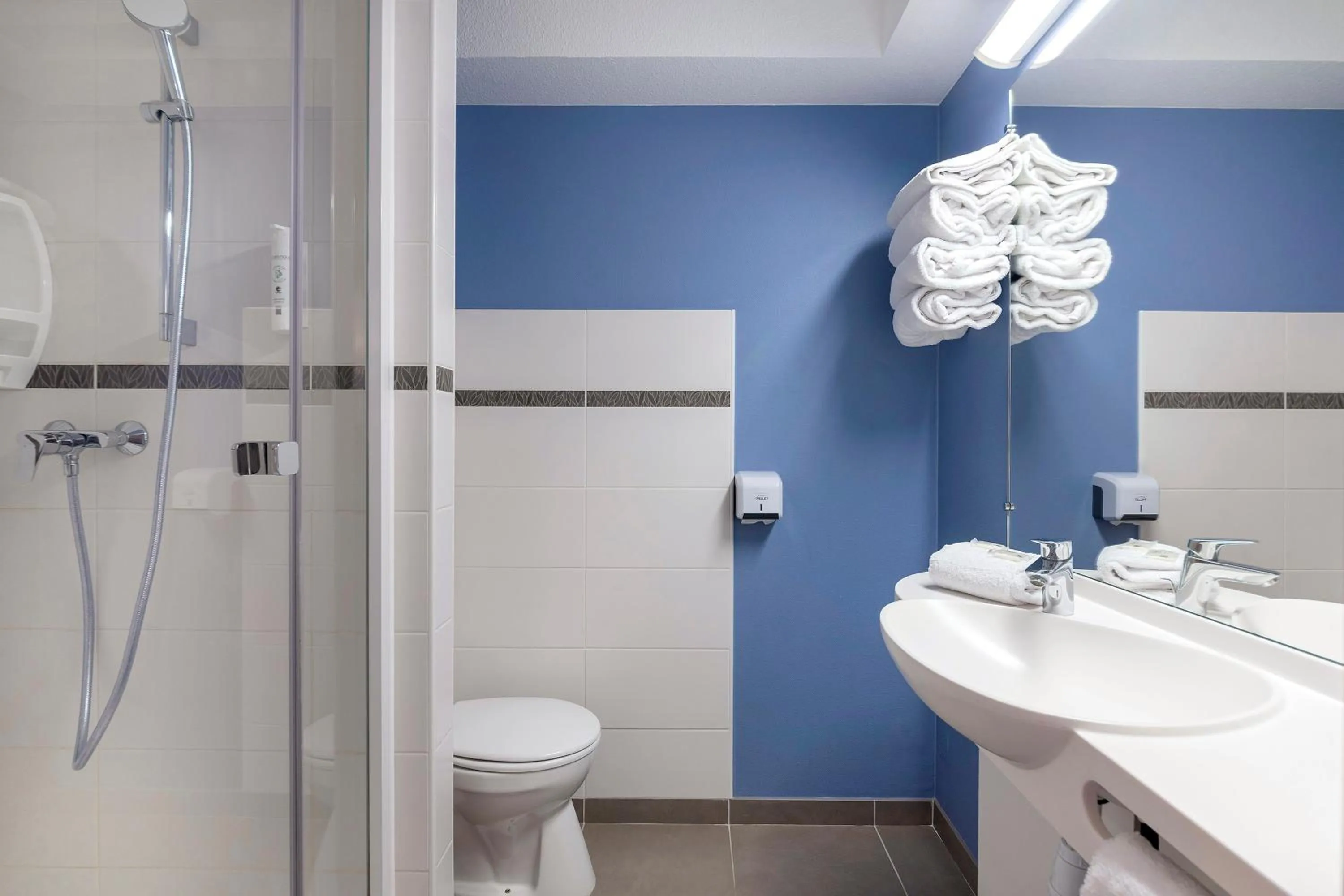 Shower in Ace Hôtel Paris Sud Villabe