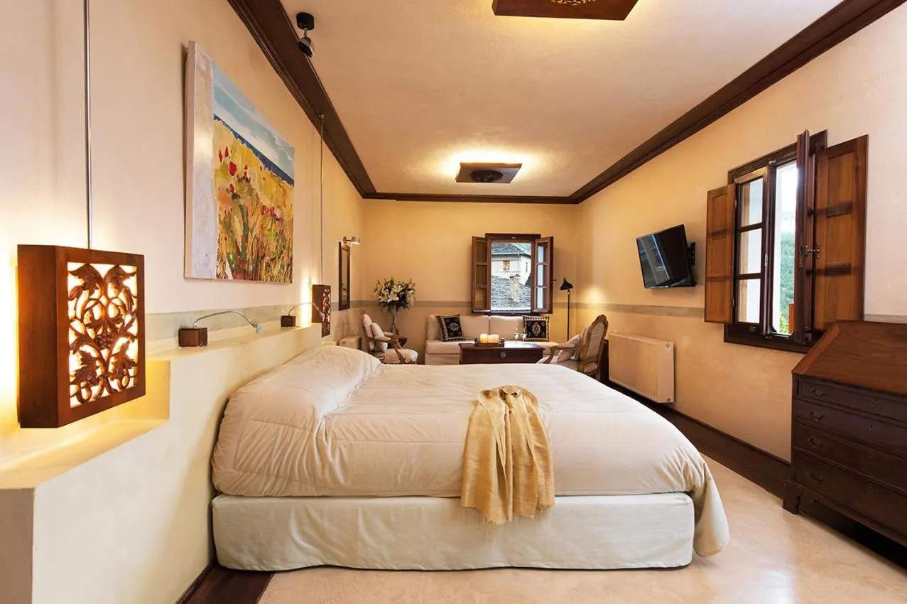 Bed in Katogi Averoff Hotel & Winery