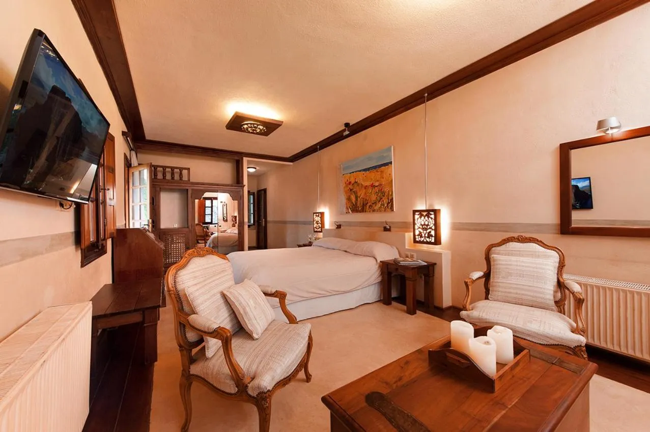 Bed in Katogi Averoff Hotel & Winery