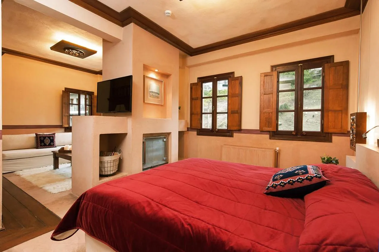 Bed in Katogi Averoff Hotel & Winery