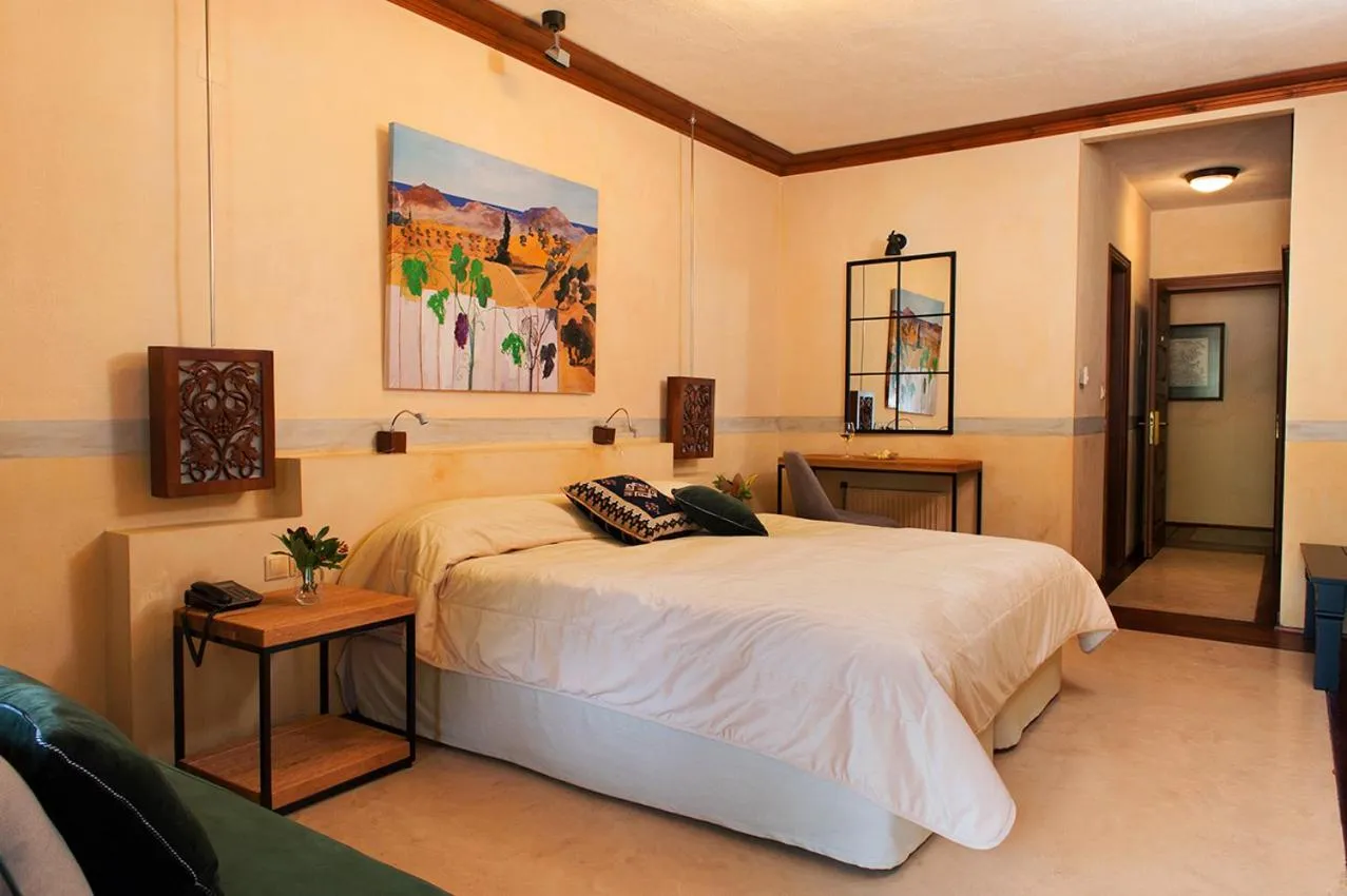 Bed in Katogi Averoff Hotel & Winery