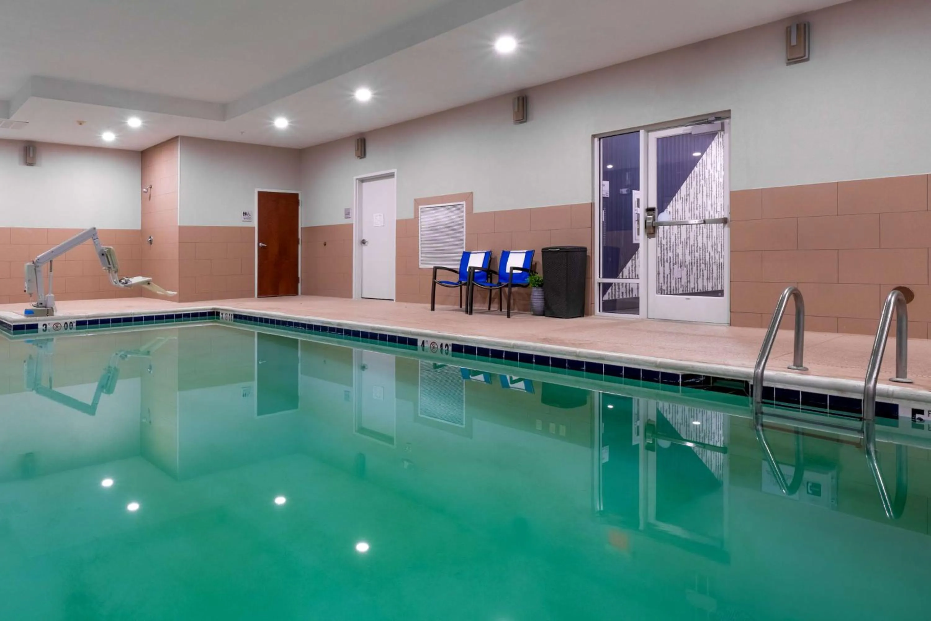 Pool view in Hampton Inn Dahlgren