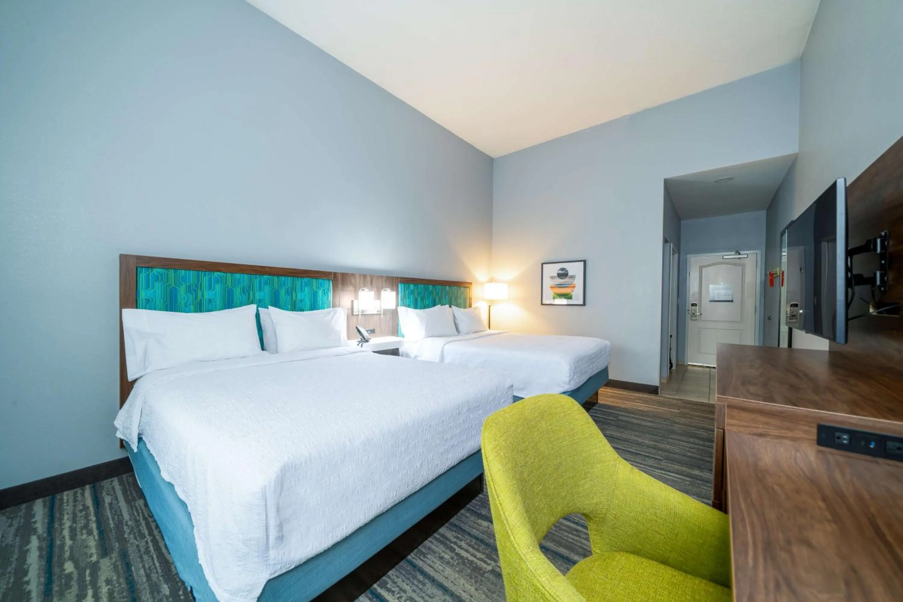 Bed in Hampton Inn Dahlgren