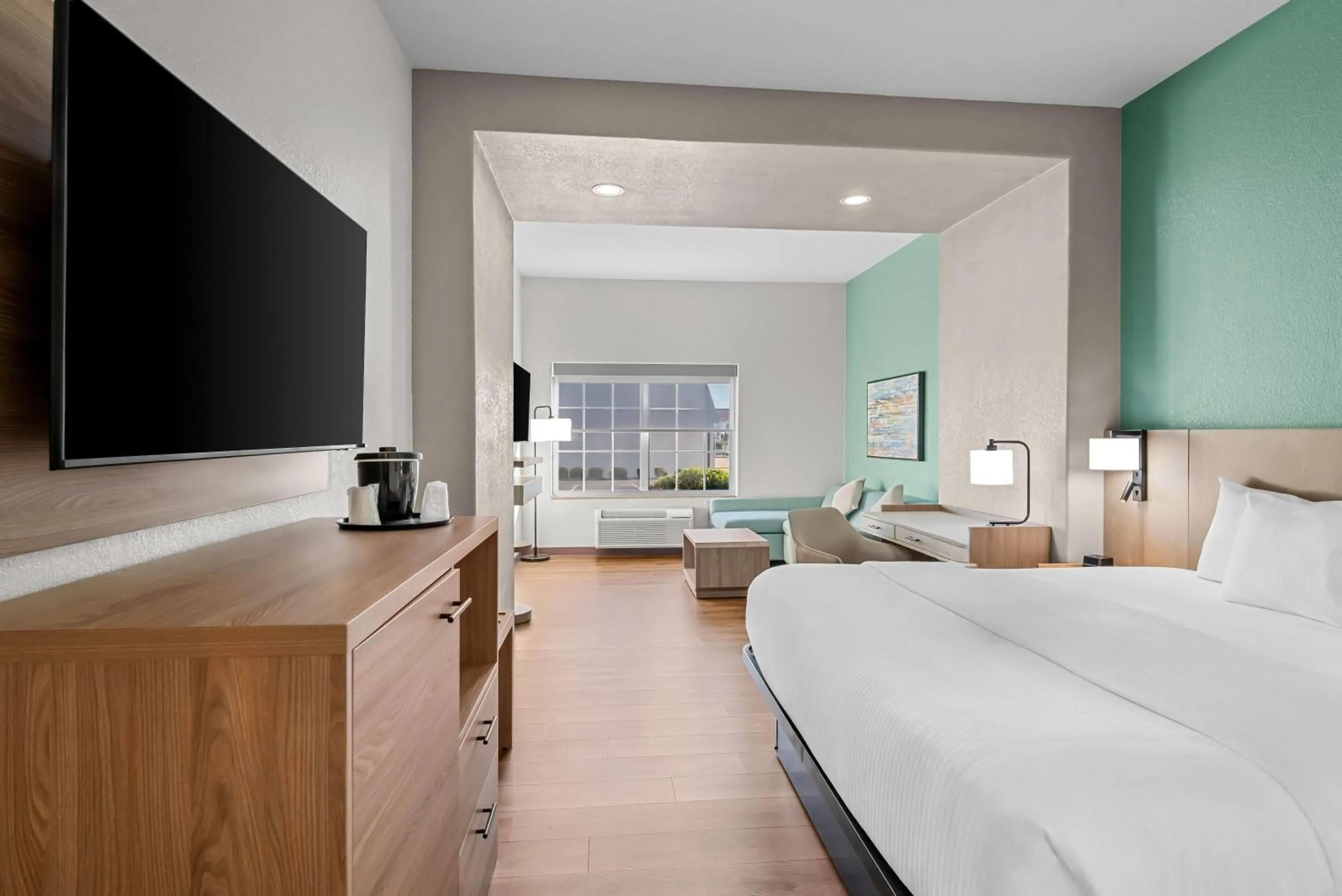 Photo of the whole room, Bed in La Quinta by Wyndham Searcy