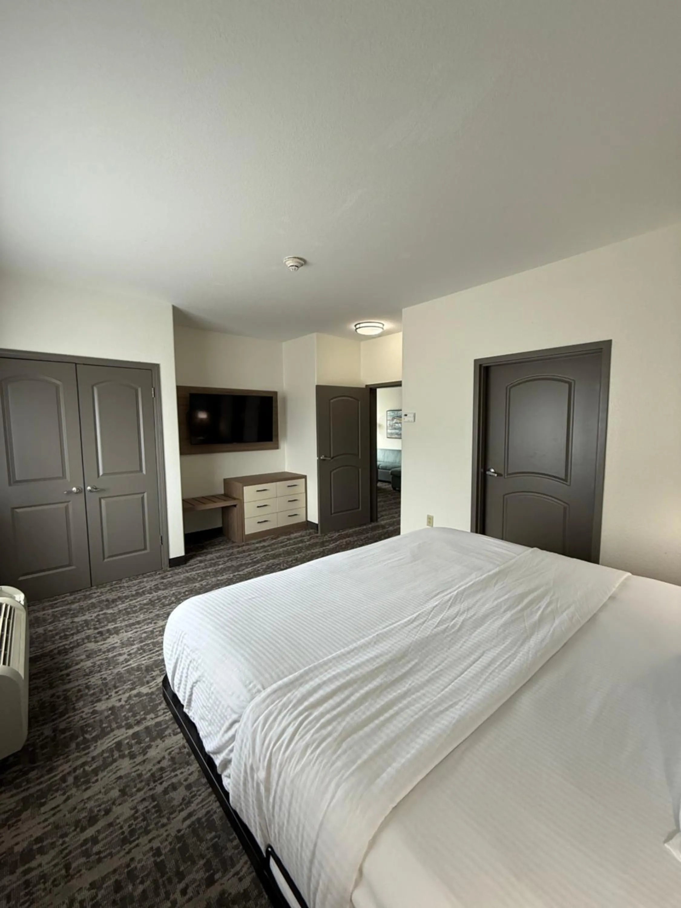 Bedroom, Bed in La Quinta by Wyndham Searcy