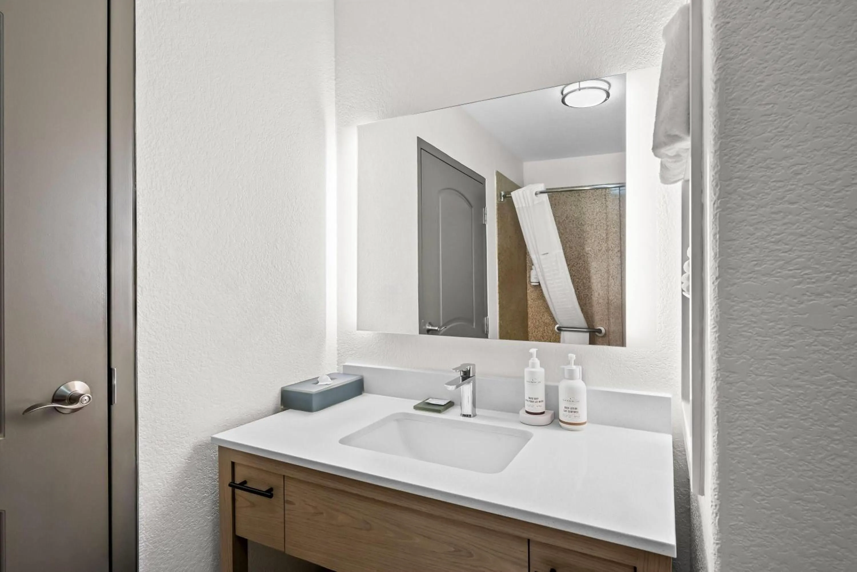 Bathroom in La Quinta by Wyndham Searcy