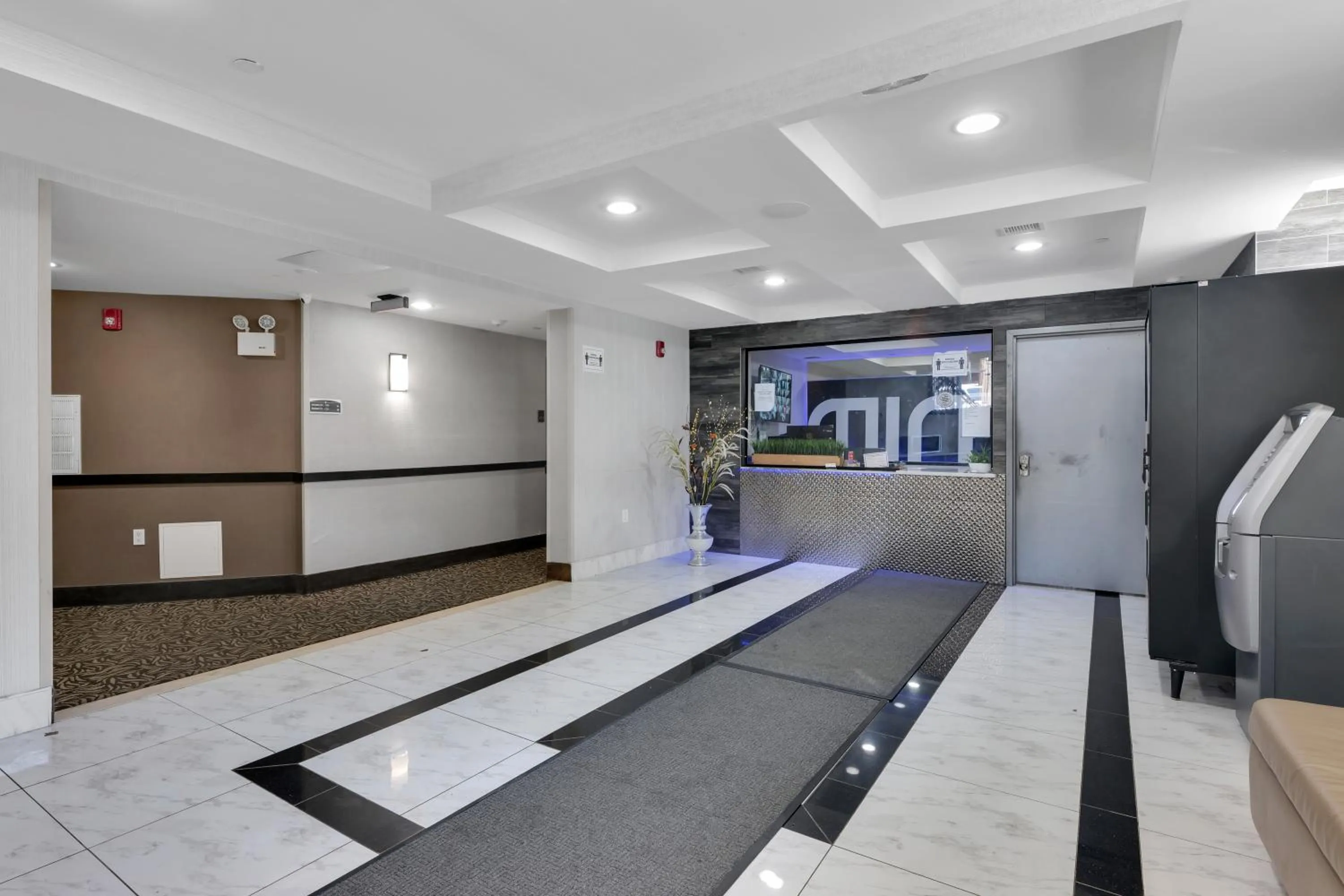 Lobby or reception in Hotel Mint JFK Airport