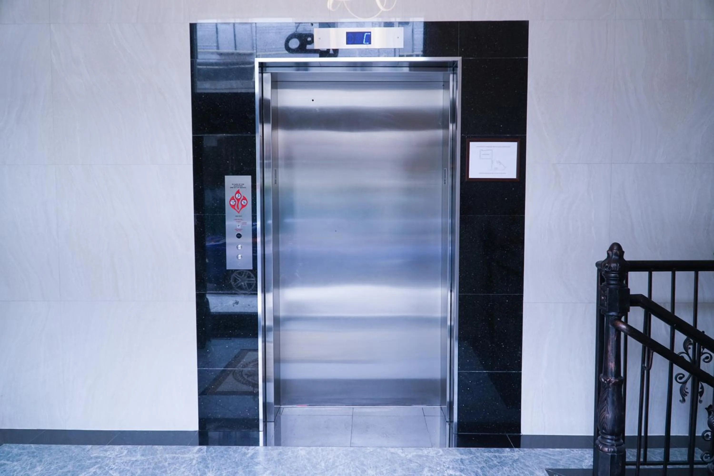 Facade/entrance in Hotel Mint JFK Airport