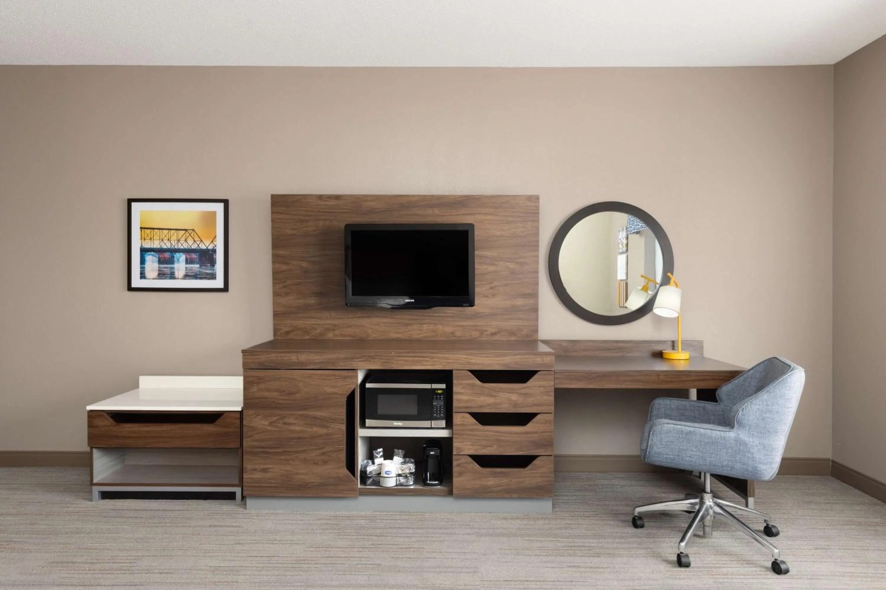 Bedroom in Hampton Inn & Suites Harrisburg