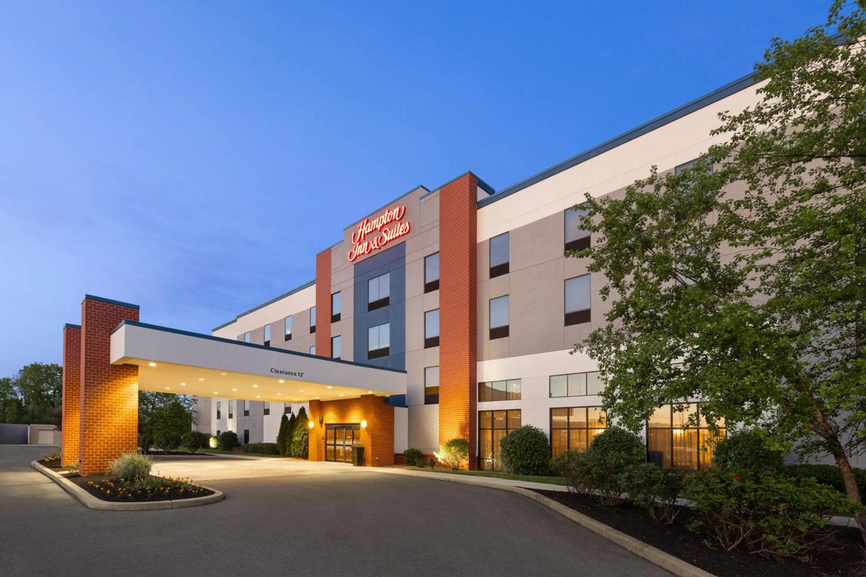 Property building in Hampton Inn & Suites Harrisburg