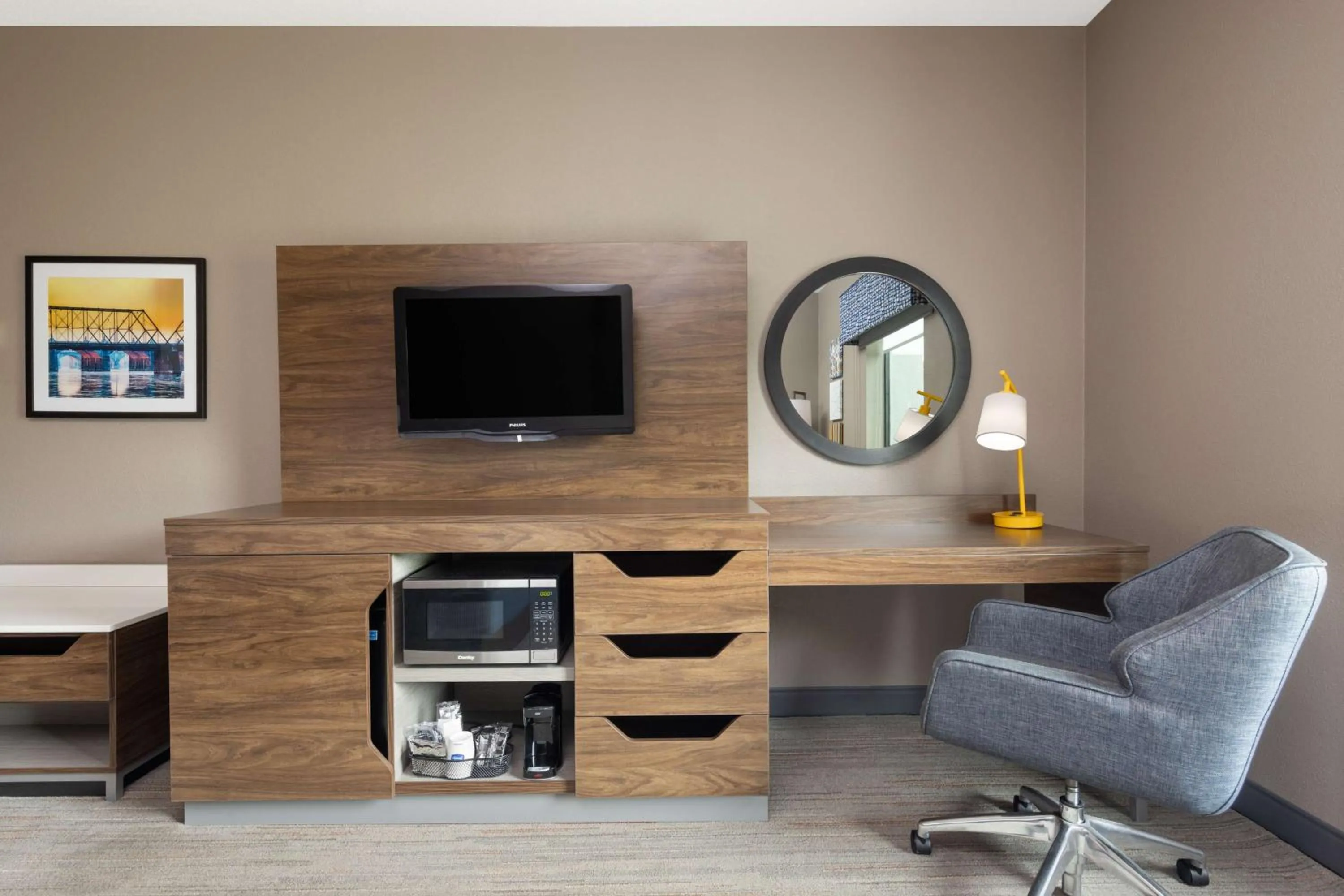 Bedroom in Hampton Inn & Suites Harrisburg