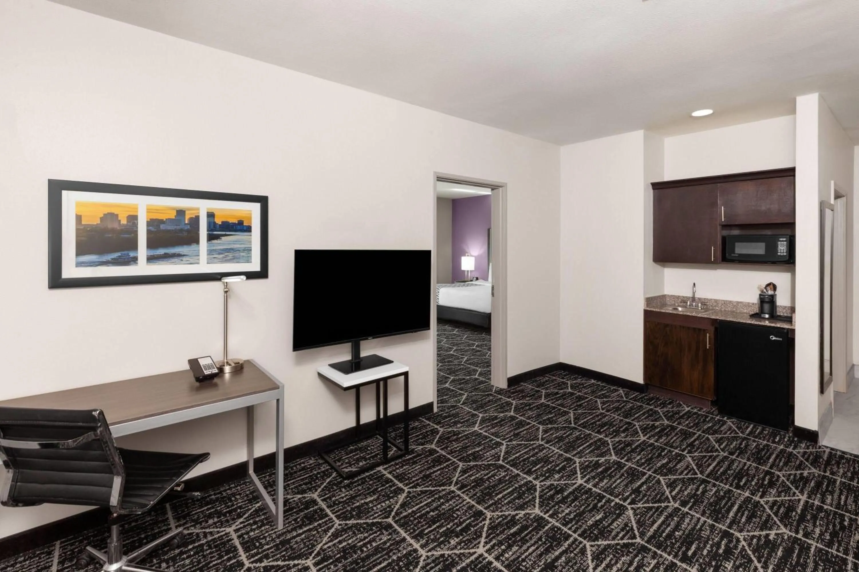 Photo of the whole room in La Quinta by Wyndham Boutte