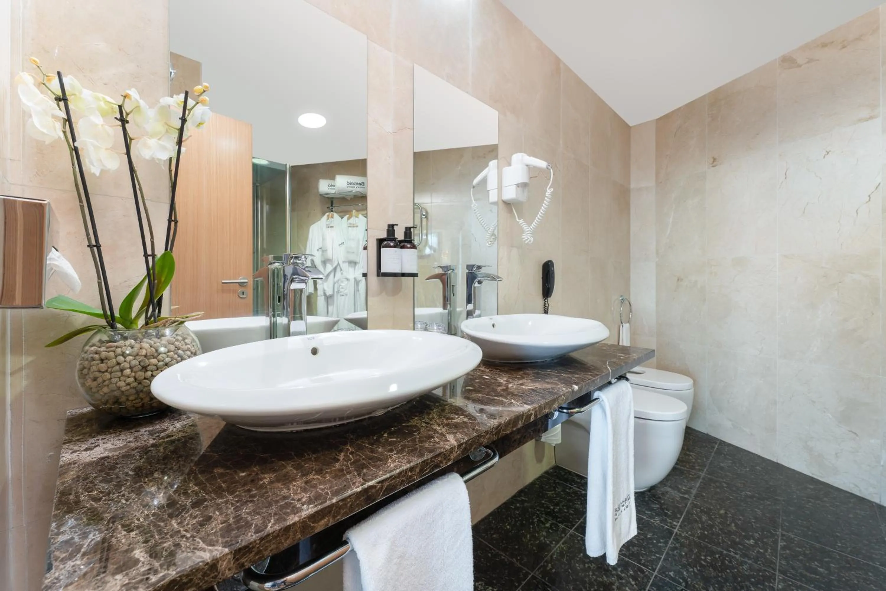 Bathroom in Angra Marina Hotel