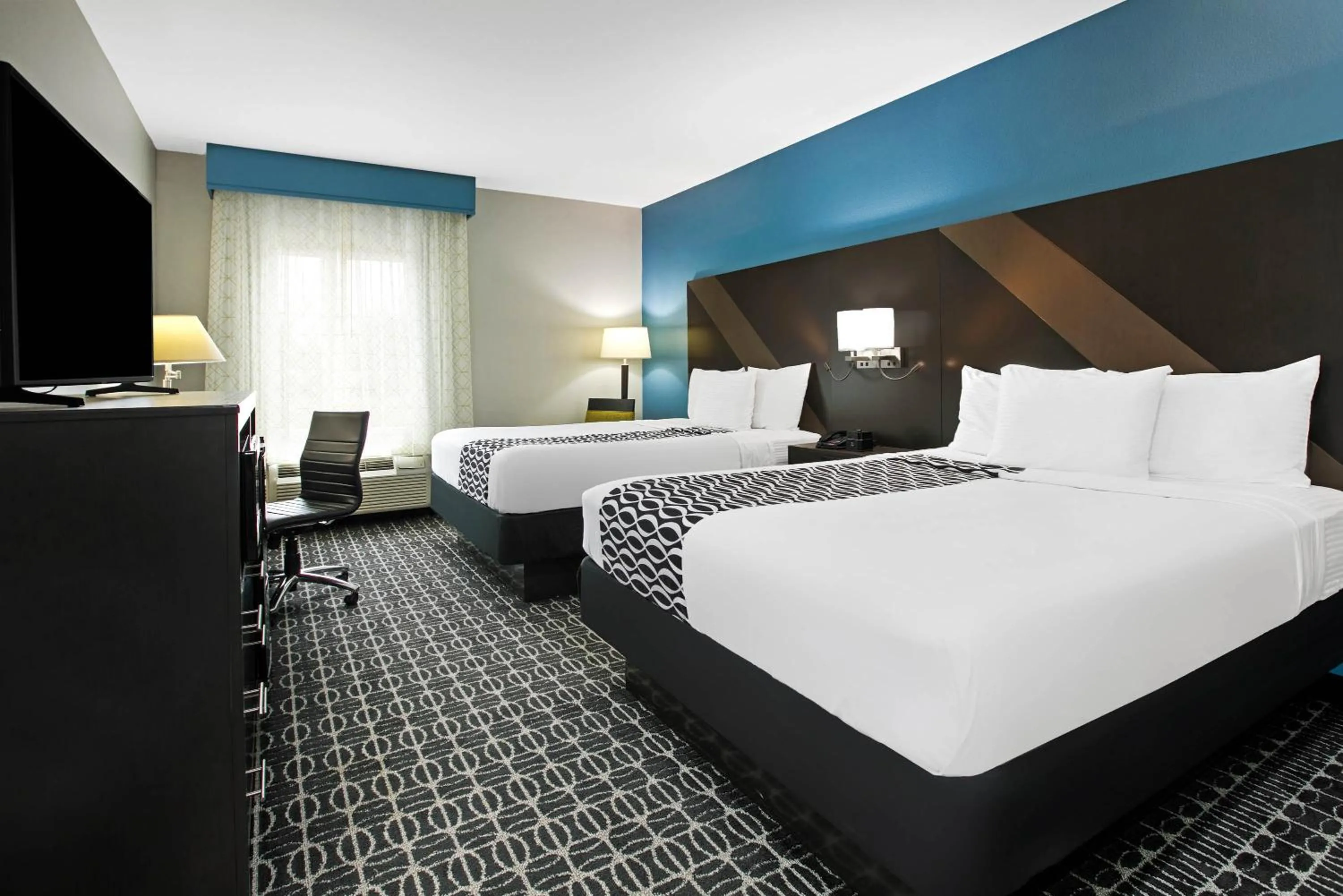 Bed in La Quinta by Wyndham Sulphur Springs