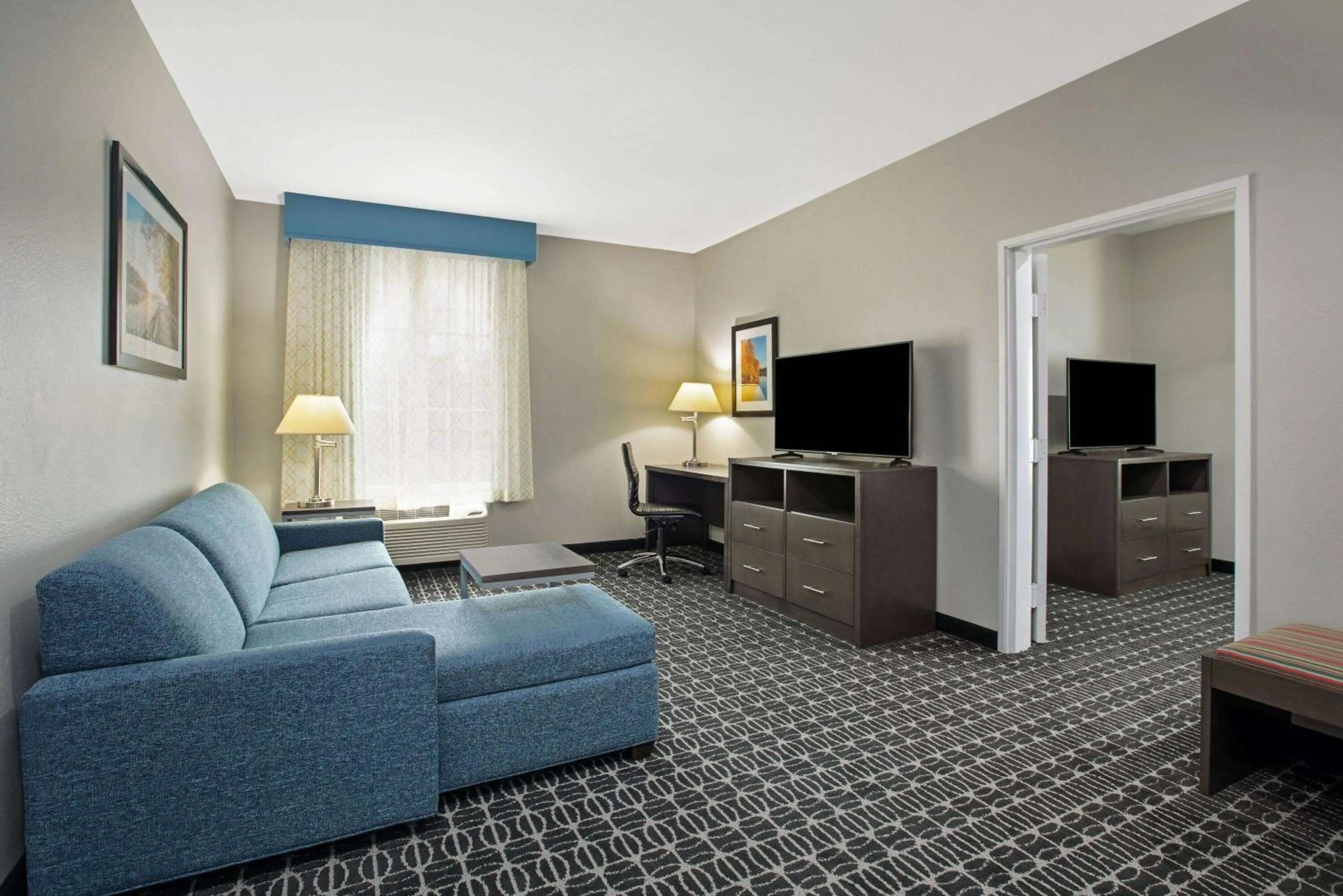 Bed in La Quinta by Wyndham Sulphur Springs