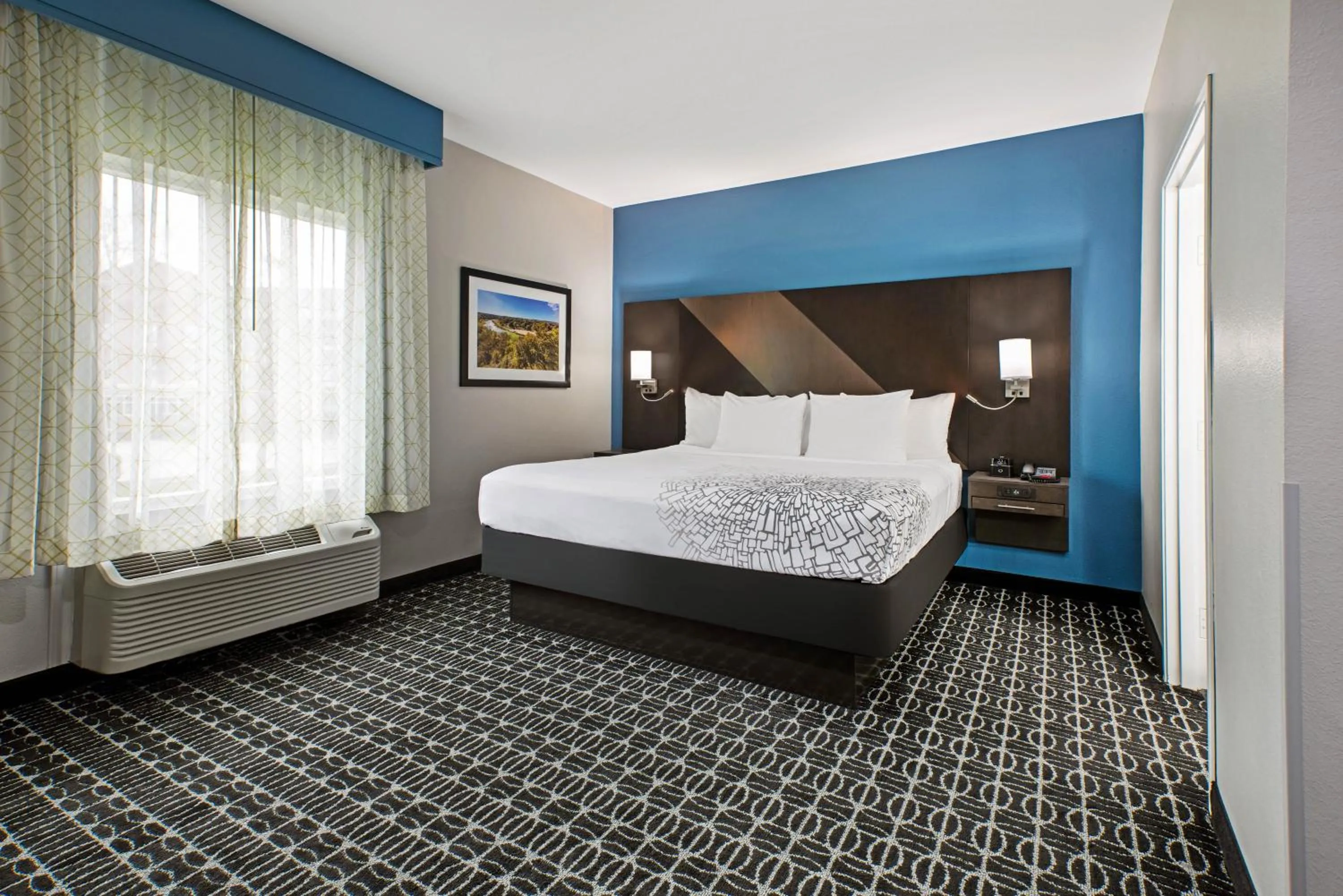 Photo of the whole room, Bed in La Quinta by Wyndham Sulphur Springs