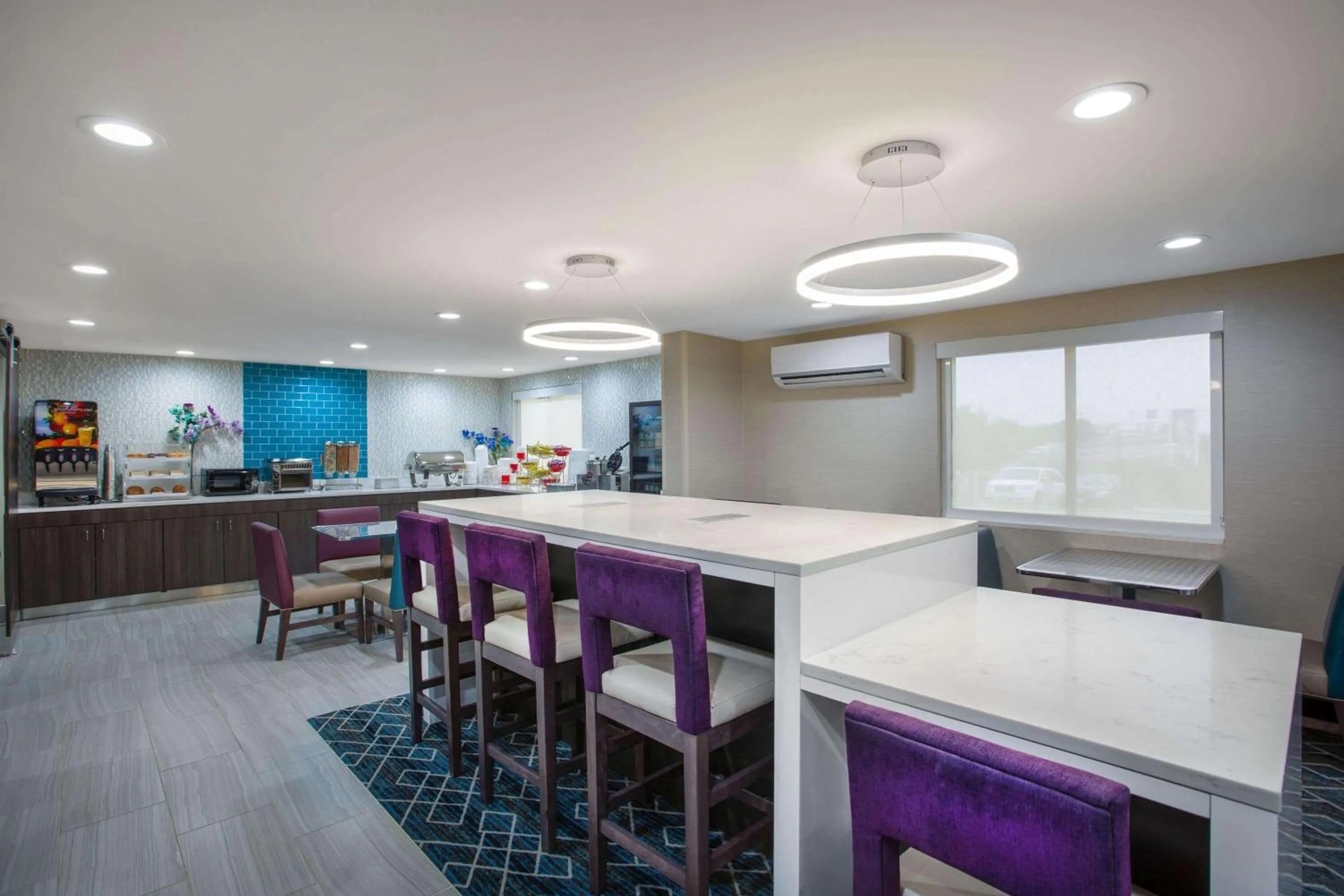 Restaurant/places to eat in La Quinta Inn by Wyndham Roanoke Salem