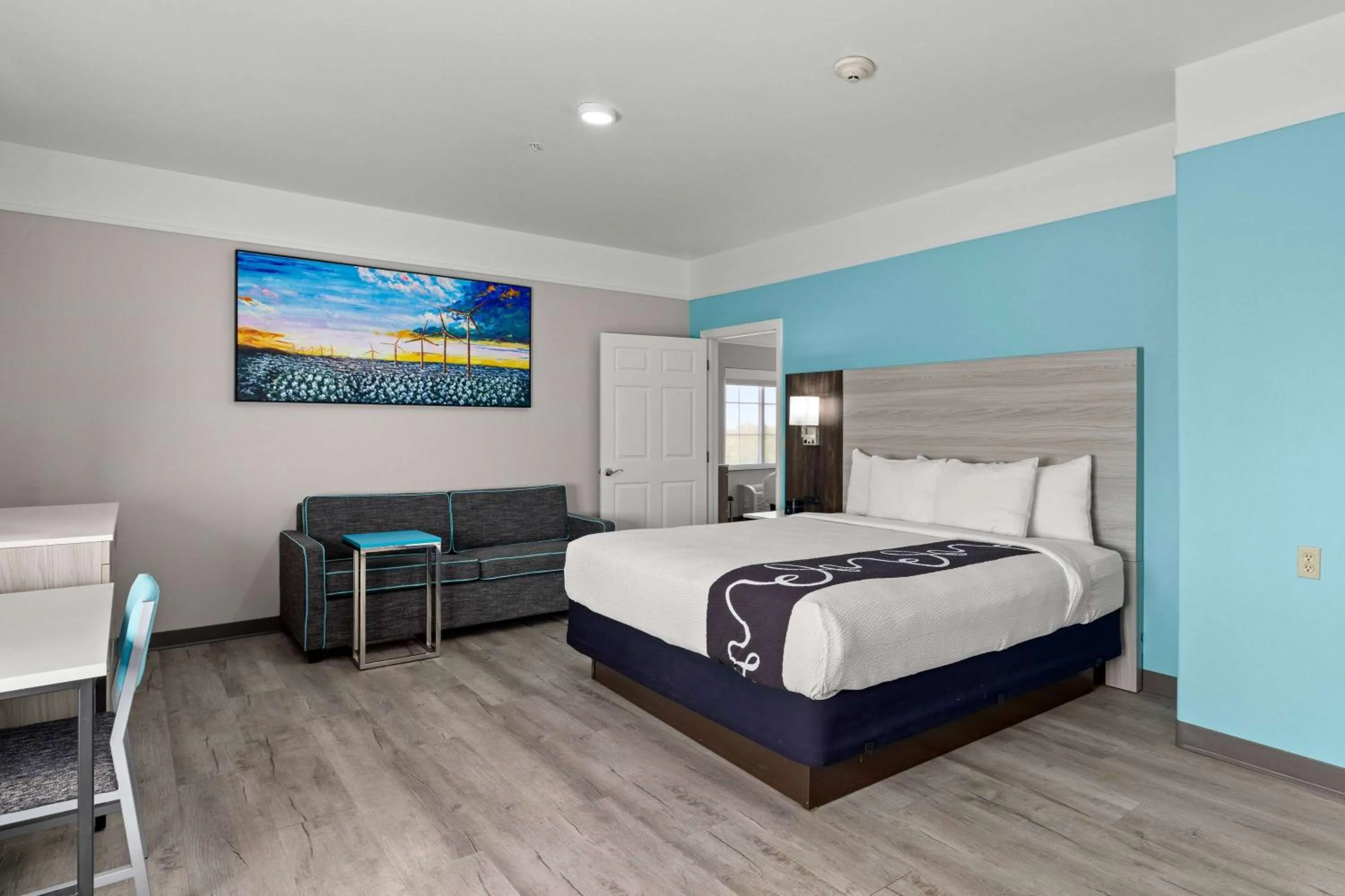 Photo of the whole room, Bed in La Quinta Inn Suites by Wyndham Raymondville Harlingen