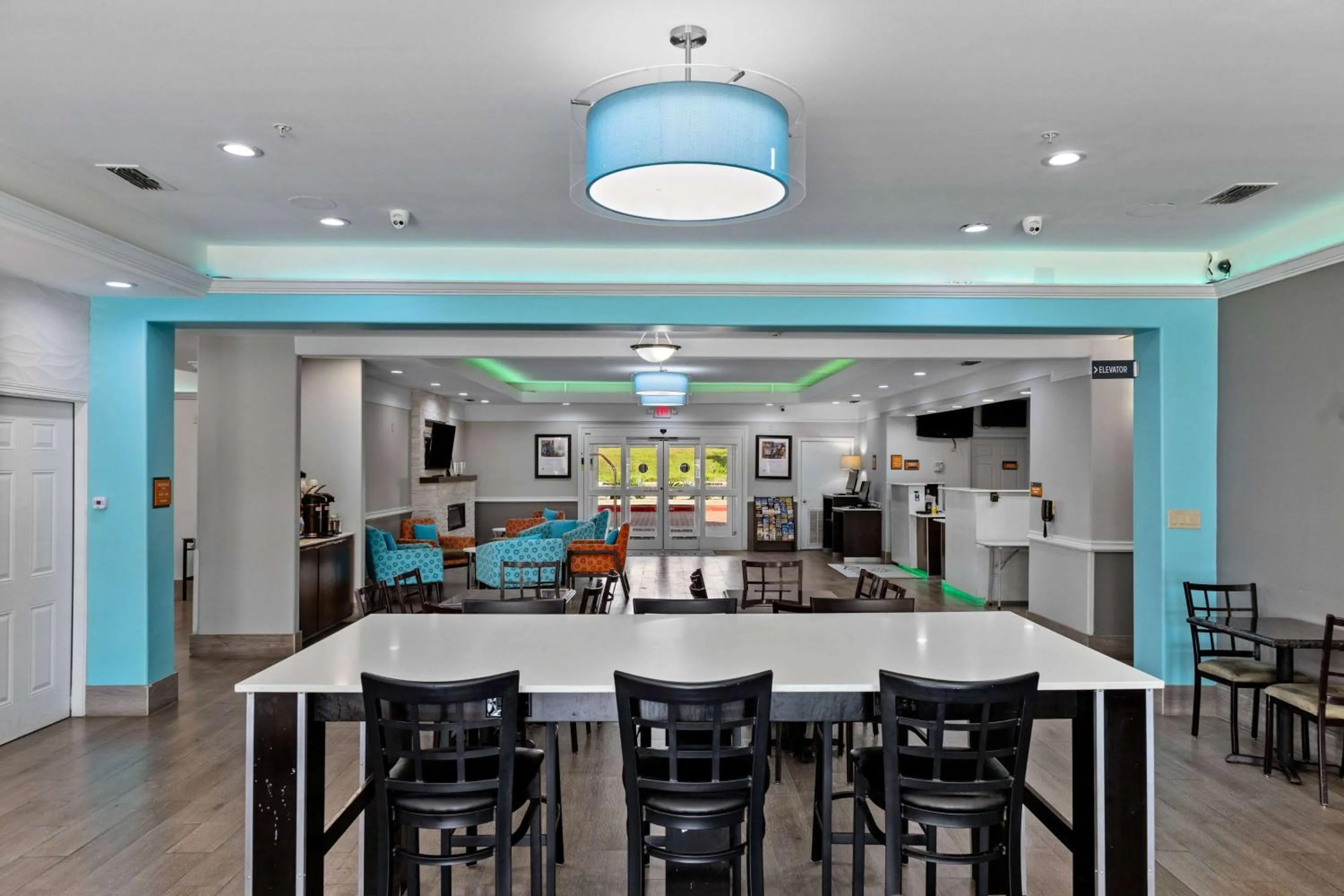 Restaurant/places to eat in La Quinta Inn Suites by Wyndham Raymondville Harlingen