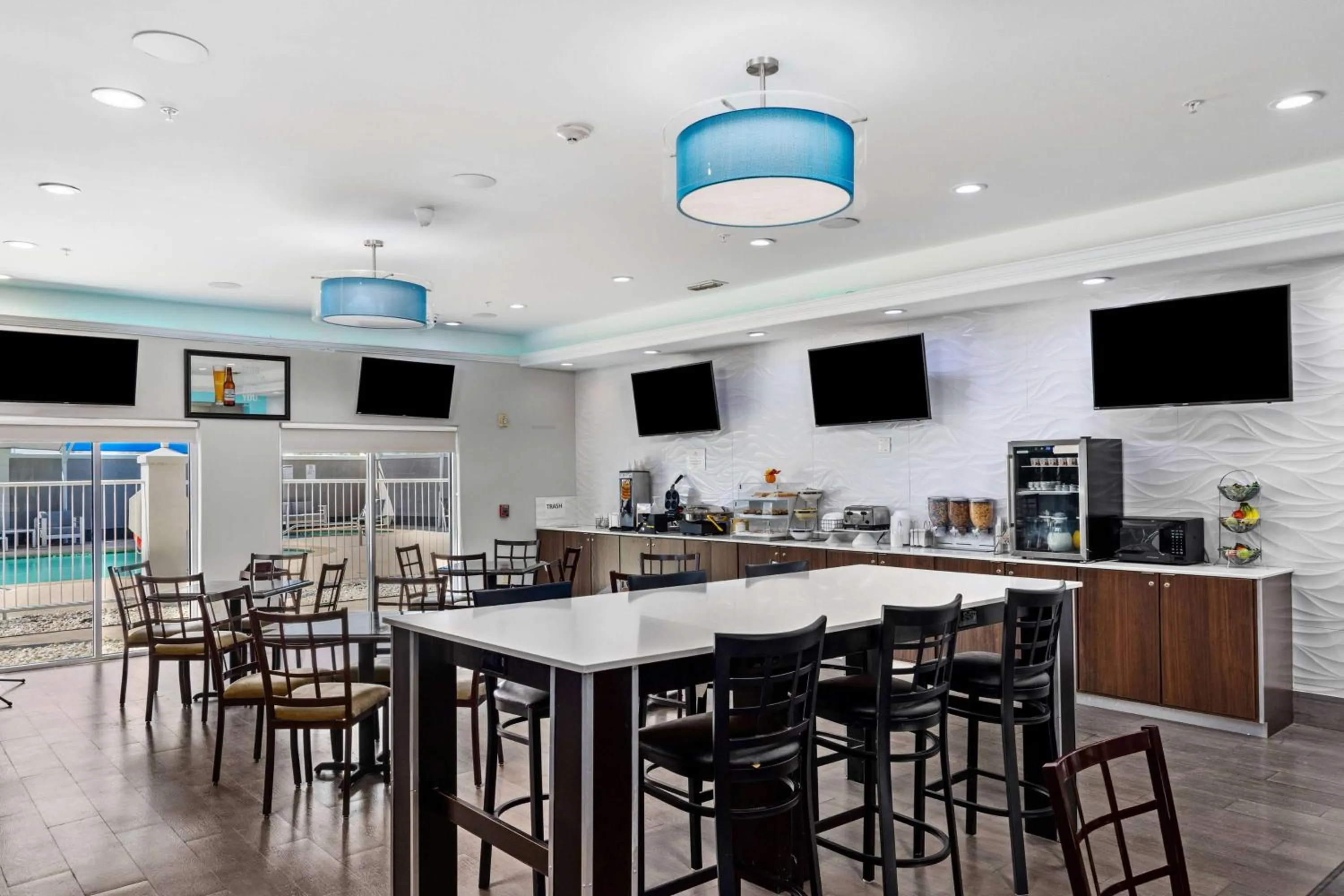 Restaurant/places to eat in La Quinta Inn Suites by Wyndham Raymondville Harlingen