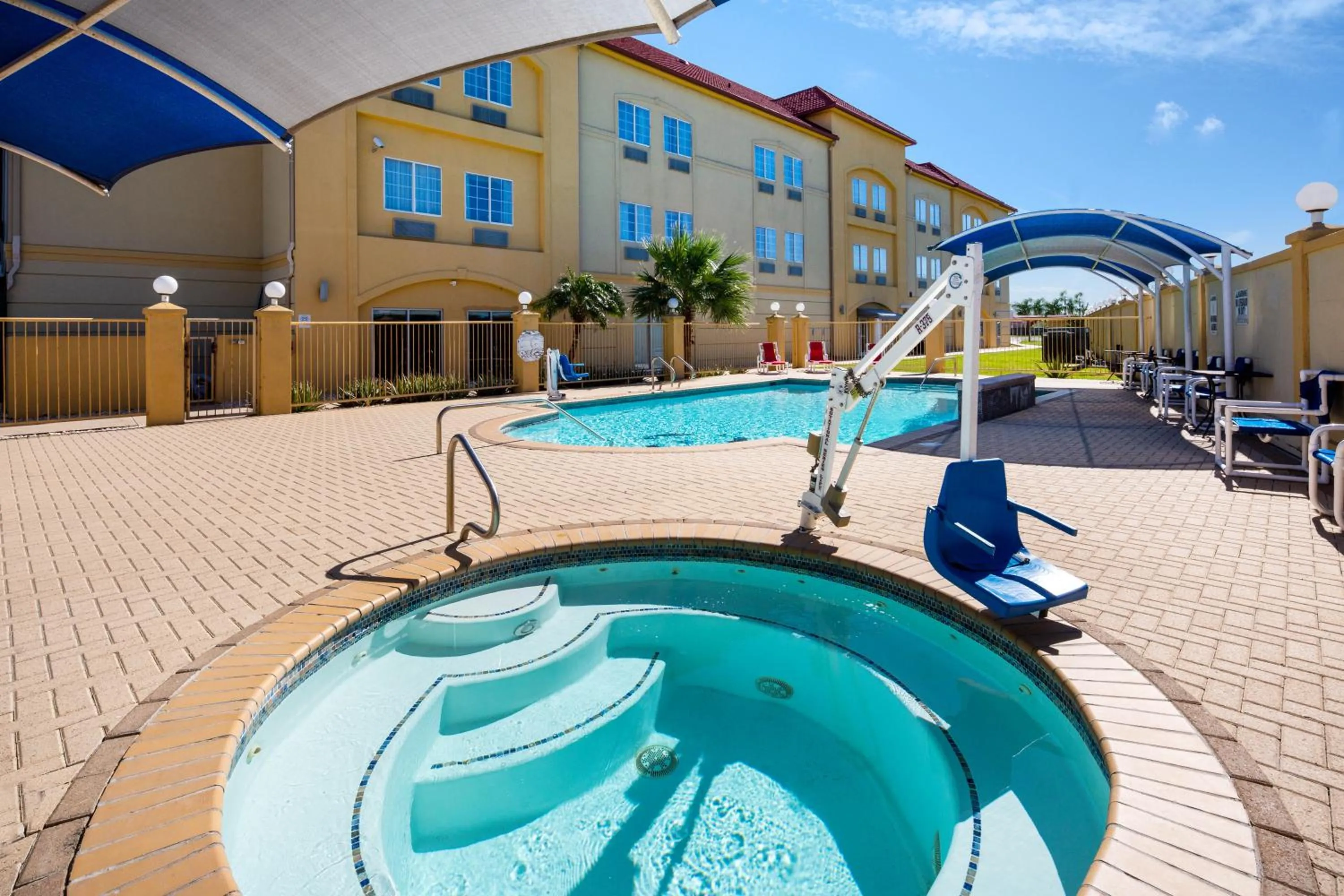 Property building in La Quinta Inn Suites by Wyndham Raymondville Harlingen
