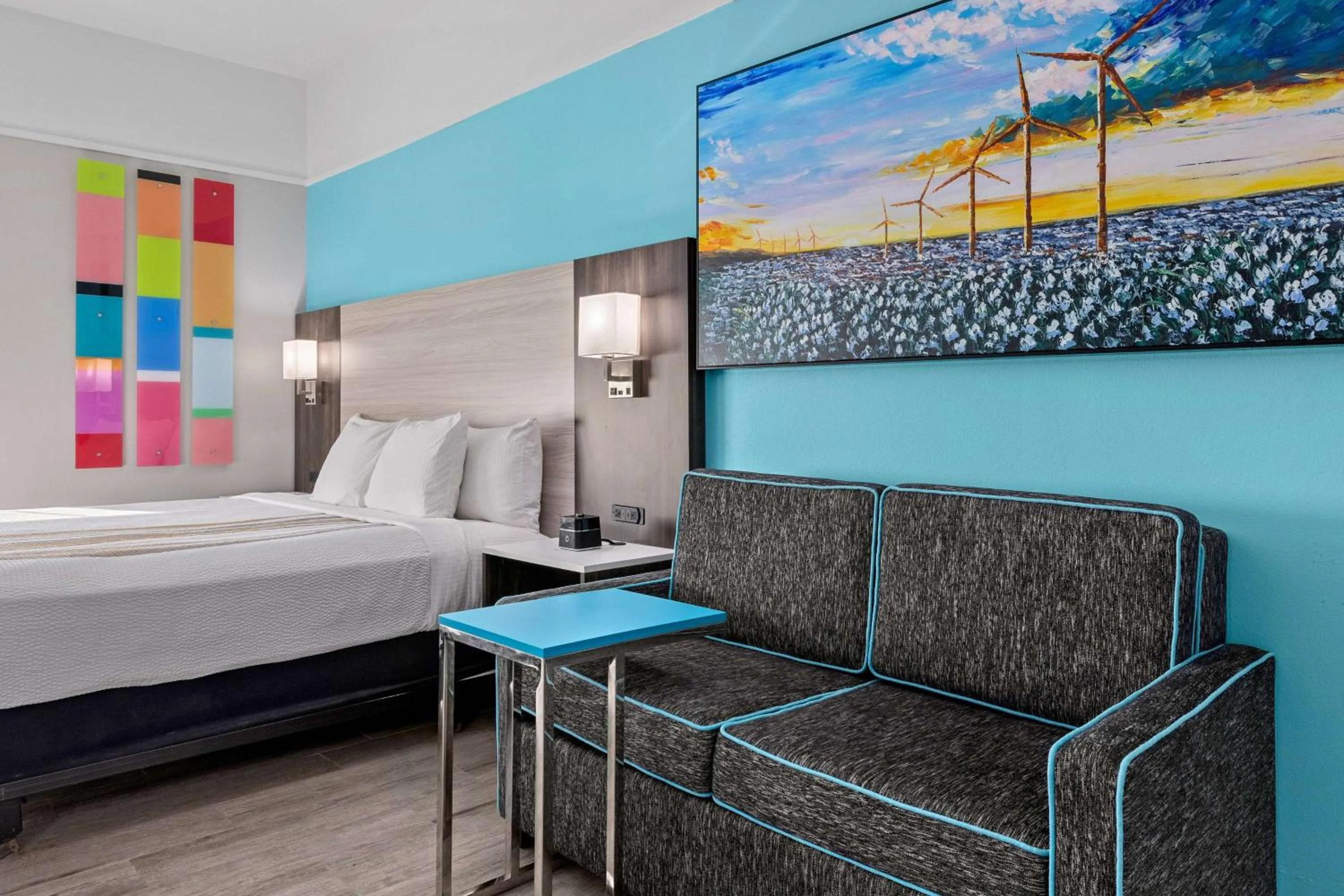 Photo of the whole room, Bed in La Quinta Inn Suites by Wyndham Raymondville Harlingen