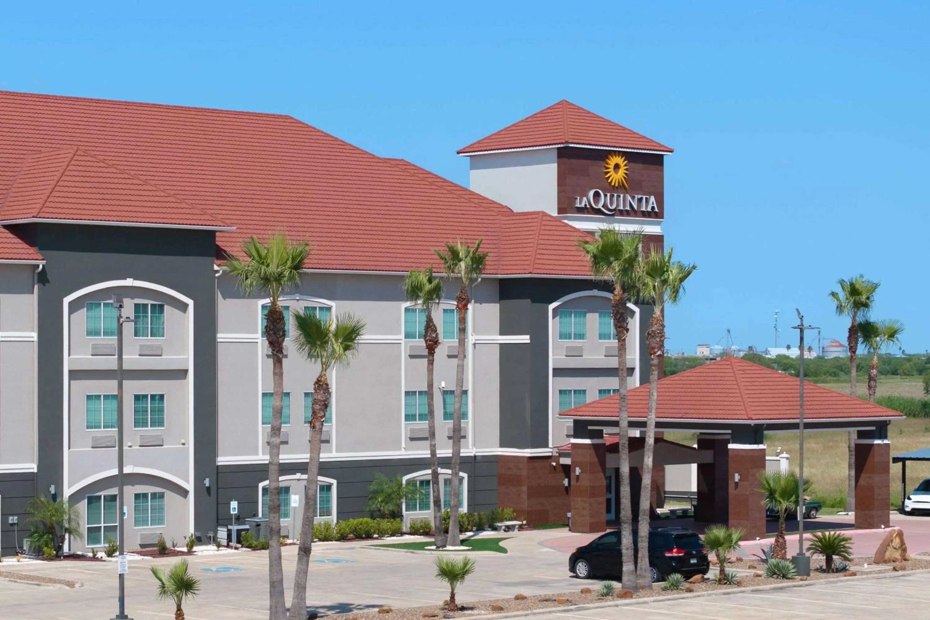 Property building in La Quinta Inn Suites by Wyndham Raymondville Harlingen