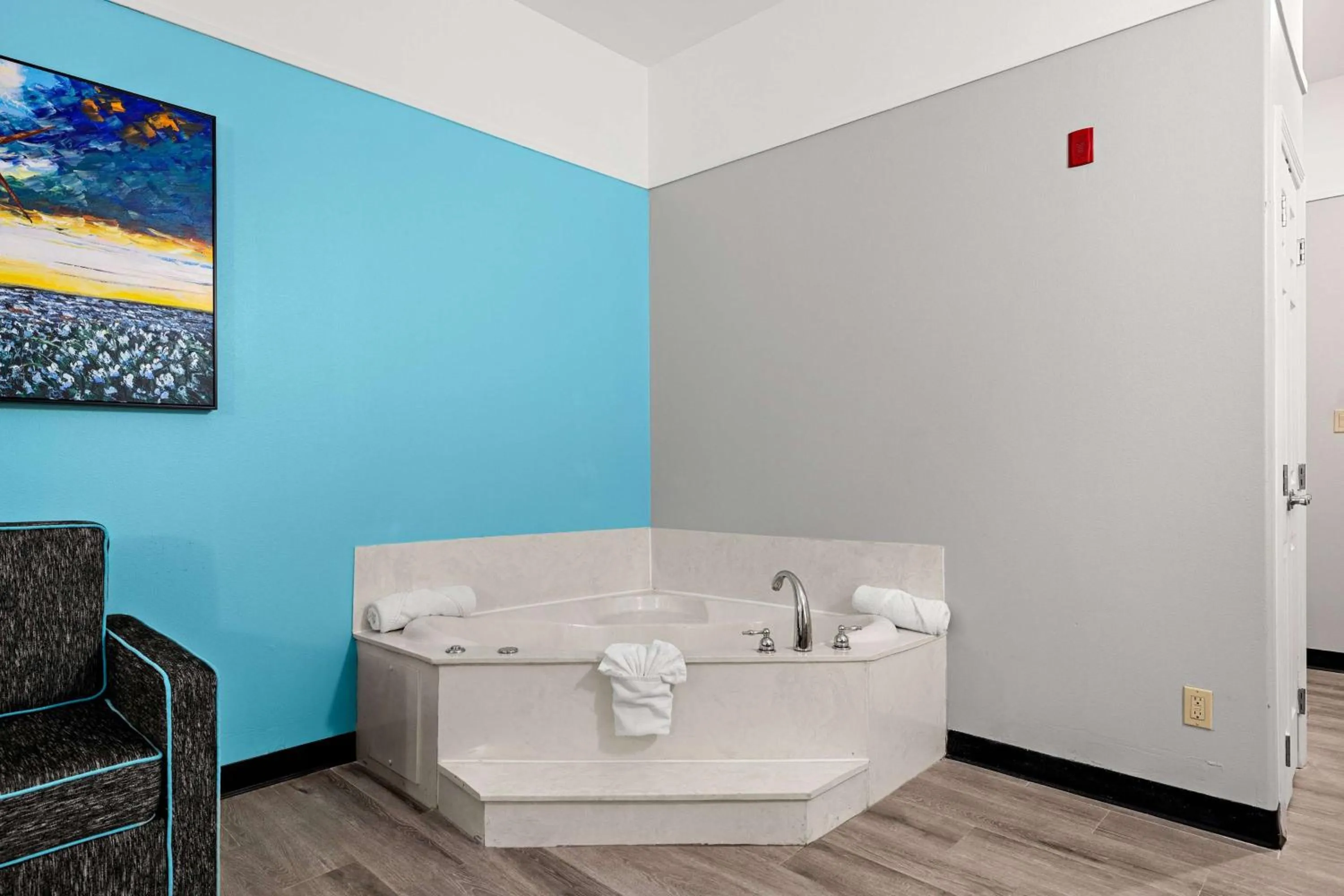 Hot Tub in La Quinta Inn Suites by Wyndham Raymondville Harlingen