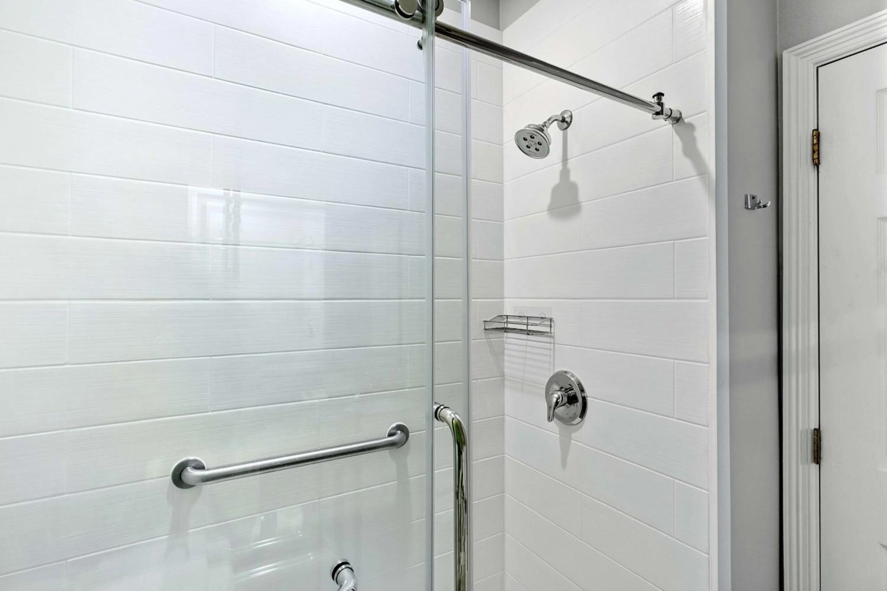Shower in La Quinta Inn Suites by Wyndham Raymondville Harlingen