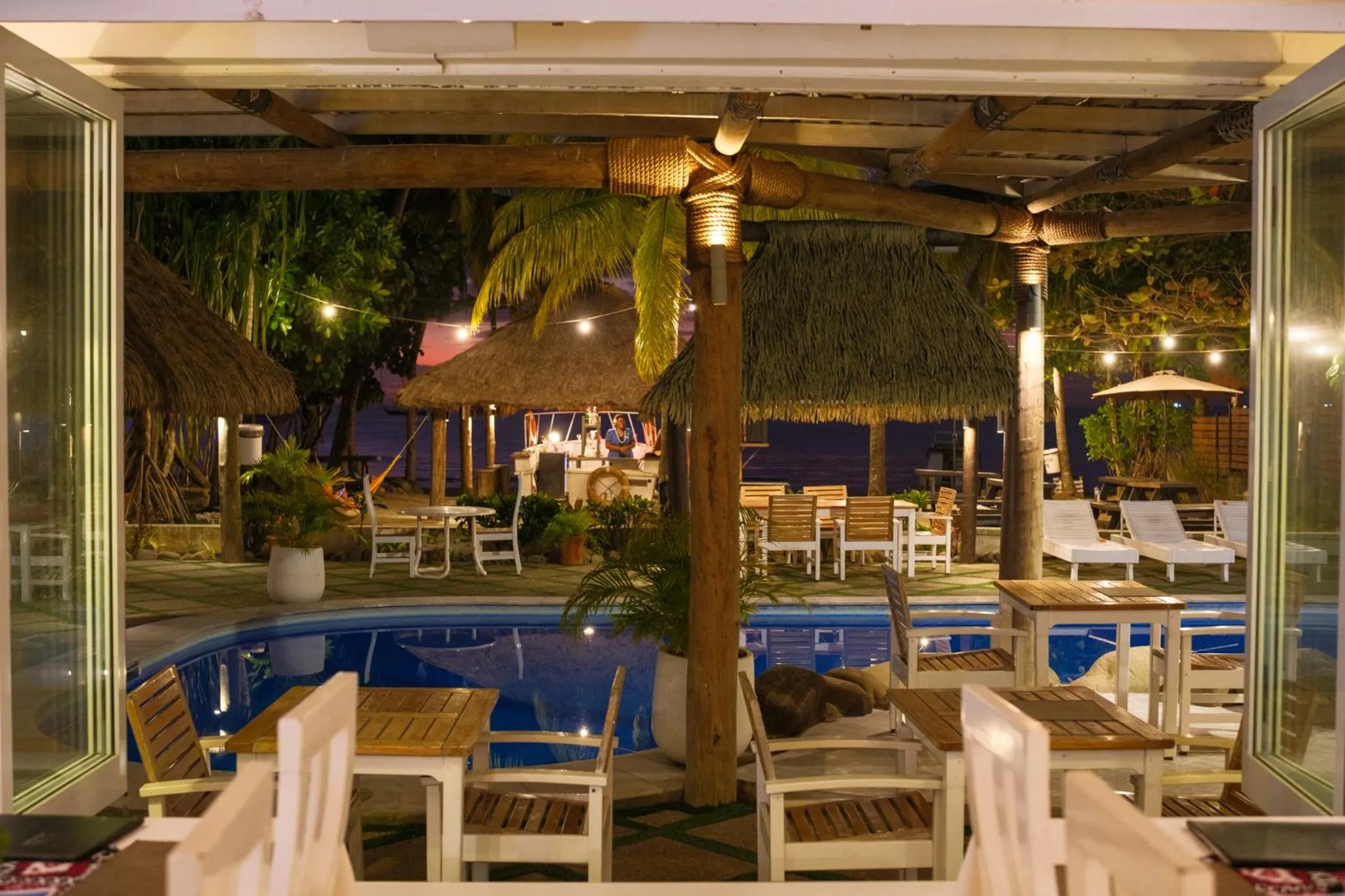 Restaurant/places to eat in Aquarius On The Beach