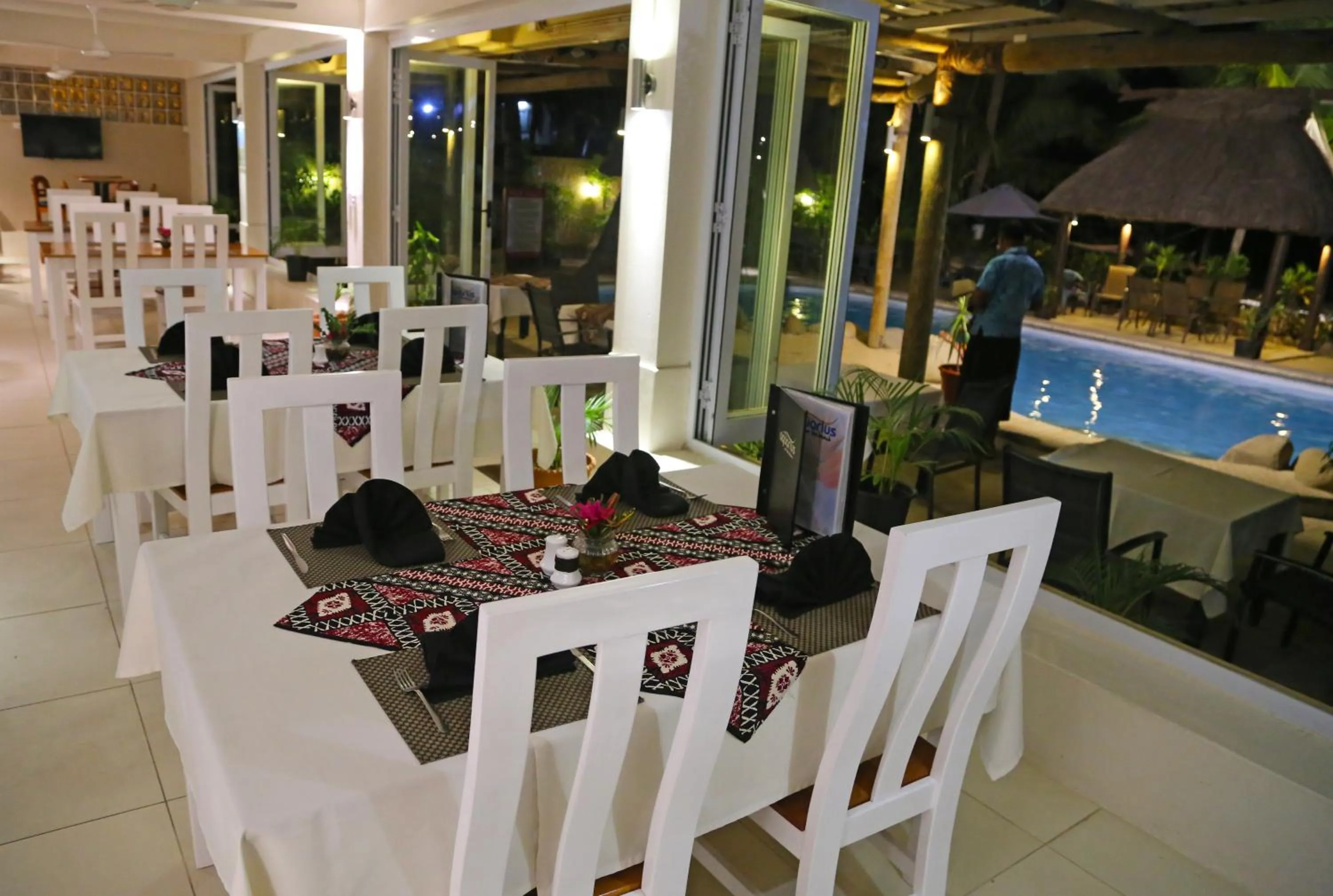 Restaurant/places to eat in Aquarius On The Beach
