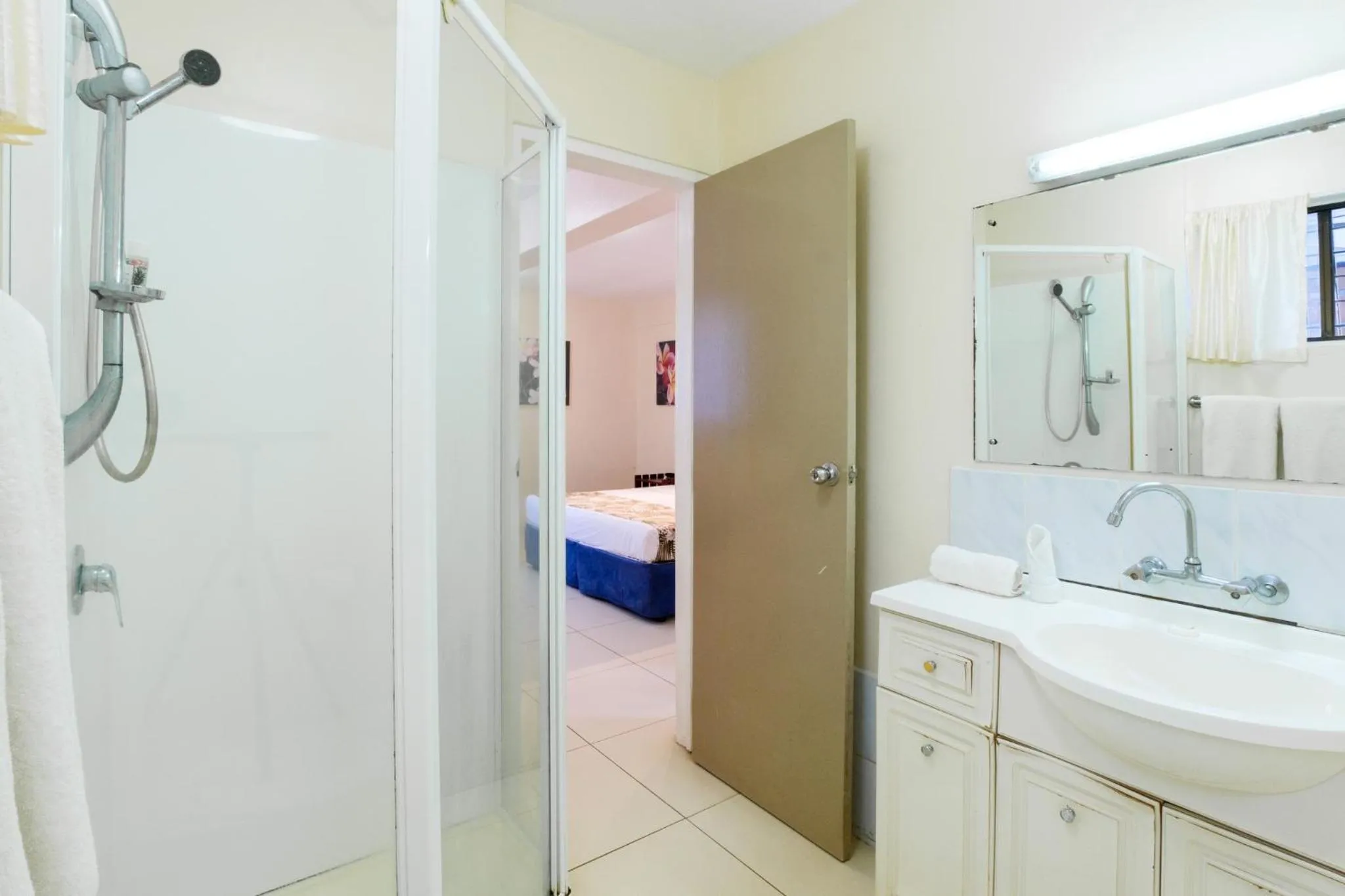 Bathroom, Bed in Aquarius On The Beach